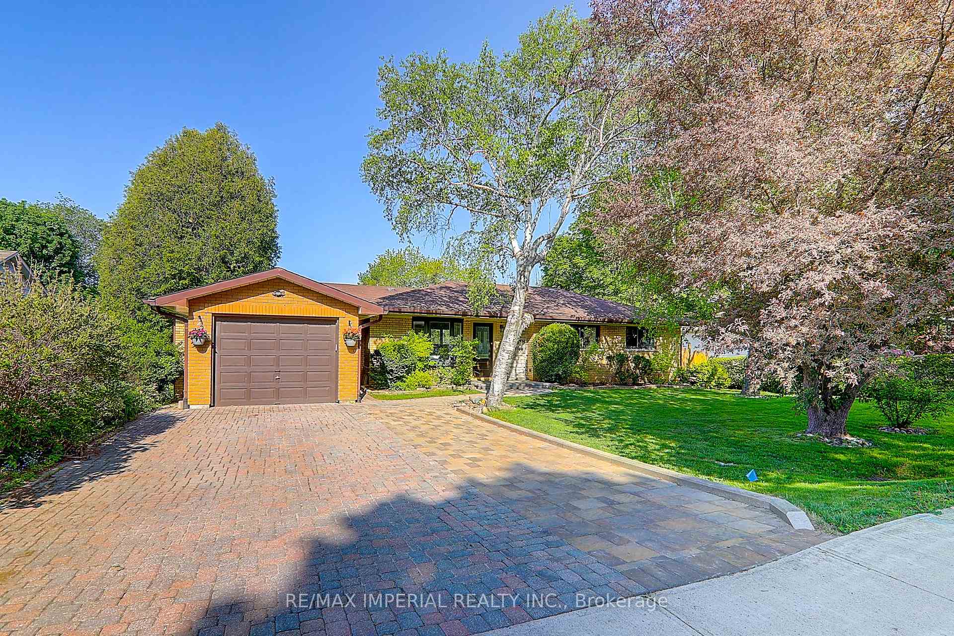Photo 1 of 98 Belfry Drive, Newmarket, Huron Heights-Leslie Valley — HOMEH