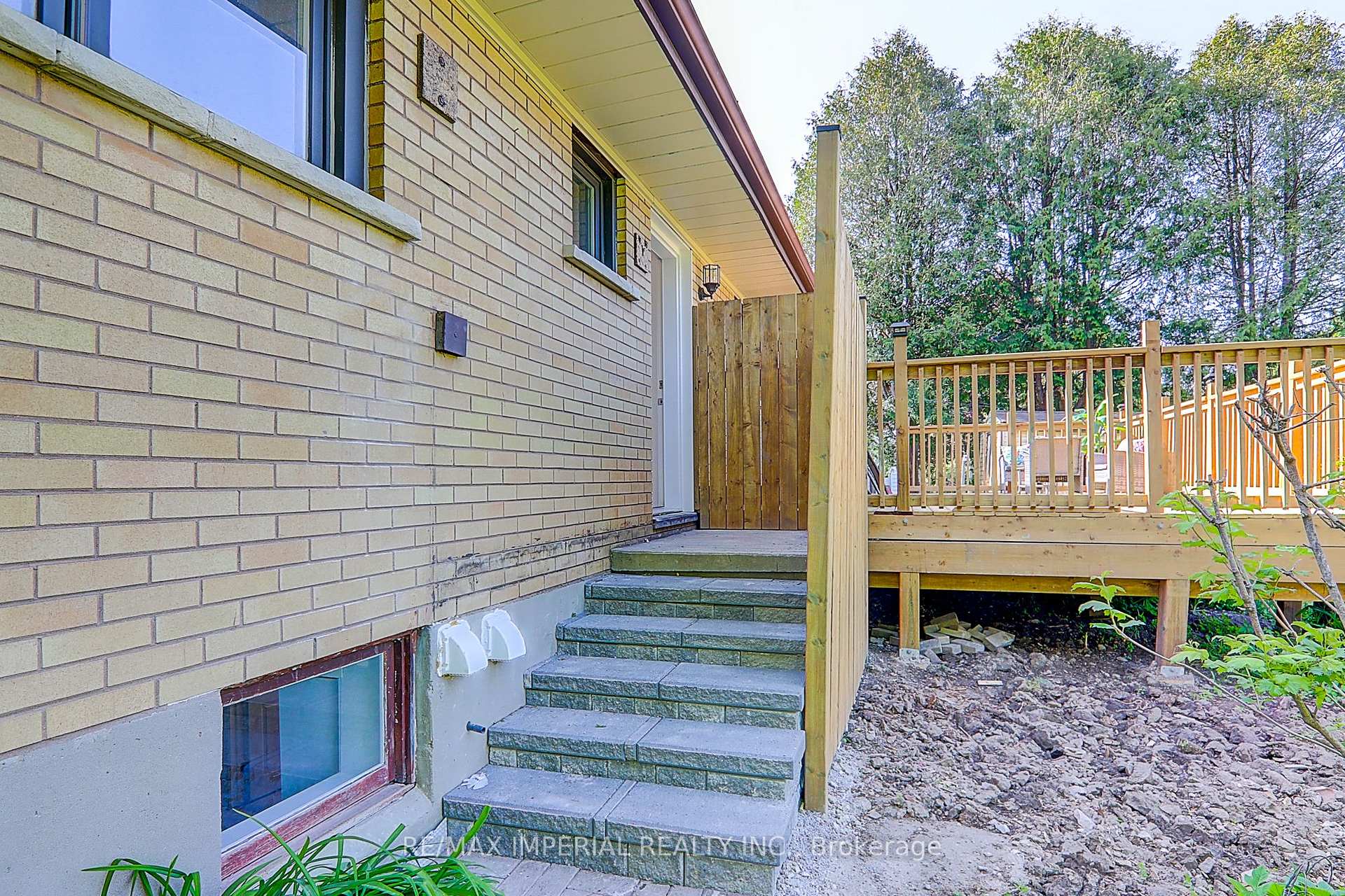 Photo 2 of 98 Belfry Drive, Newmarket, Huron Heights-Leslie Valley — HOMEH