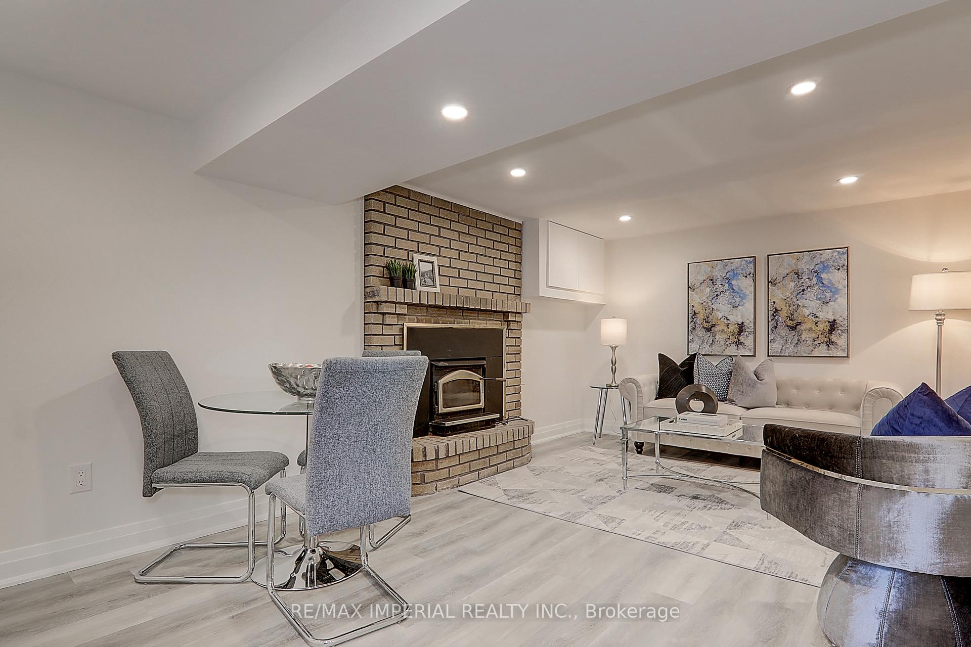 Photo 5 of 98 Belfry Drive, Newmarket, Huron Heights-Leslie Valley — HOMEH