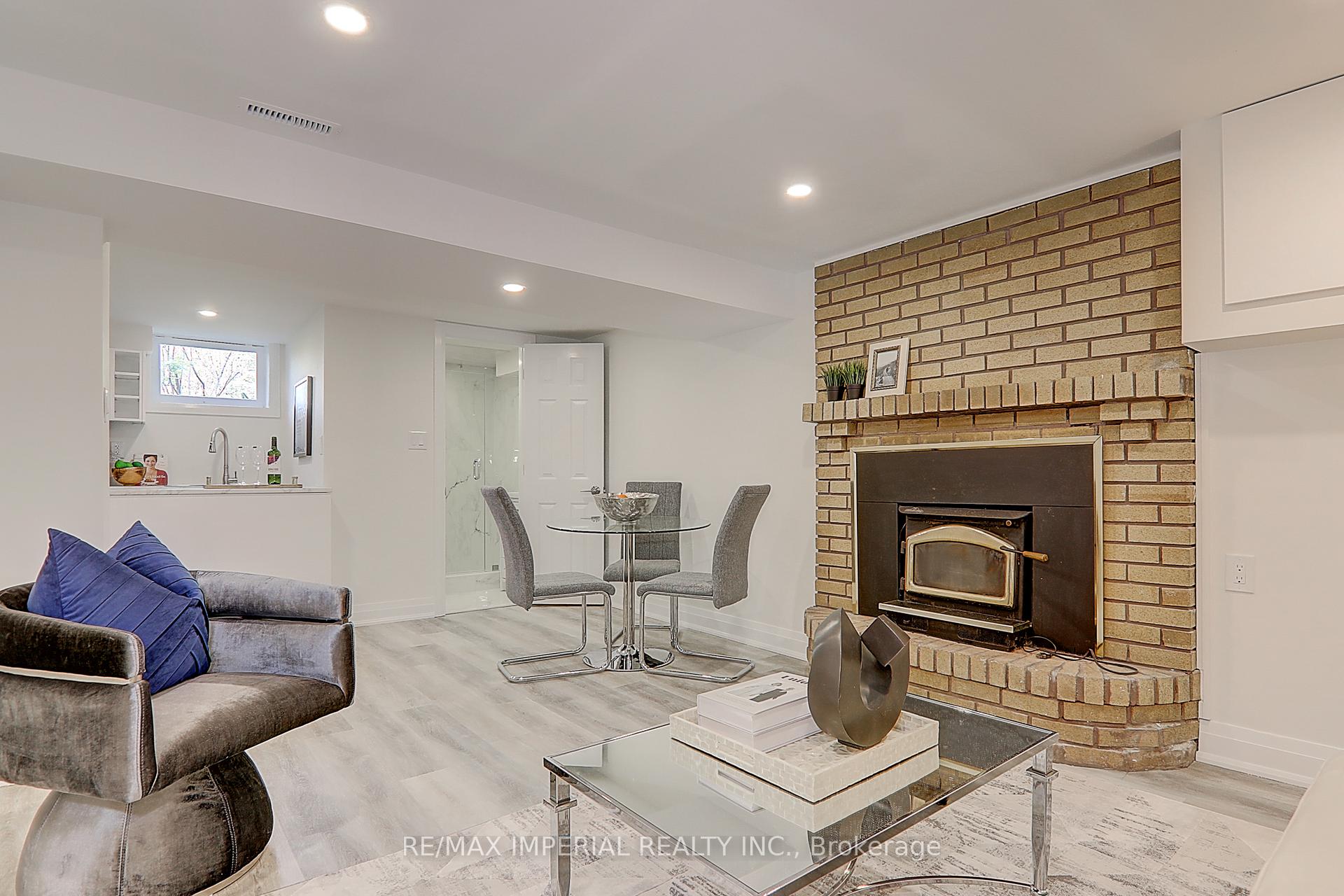 Photo 7 of 98 Belfry Drive, Newmarket, Huron Heights-Leslie Valley — HOMEH