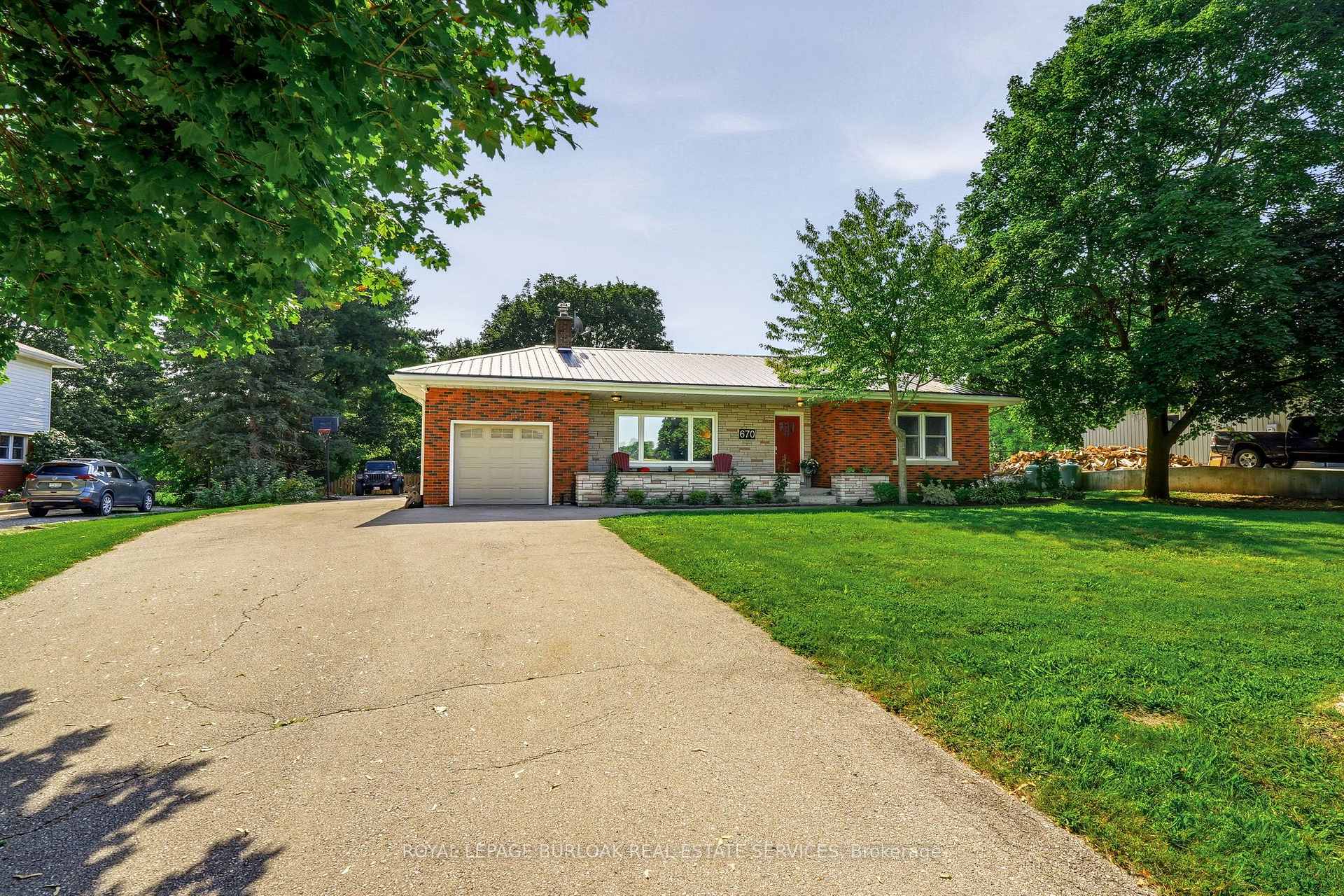 Photo 1 of 670 Thompson Road, Hamilton, Rural Flamborough — HOMEH