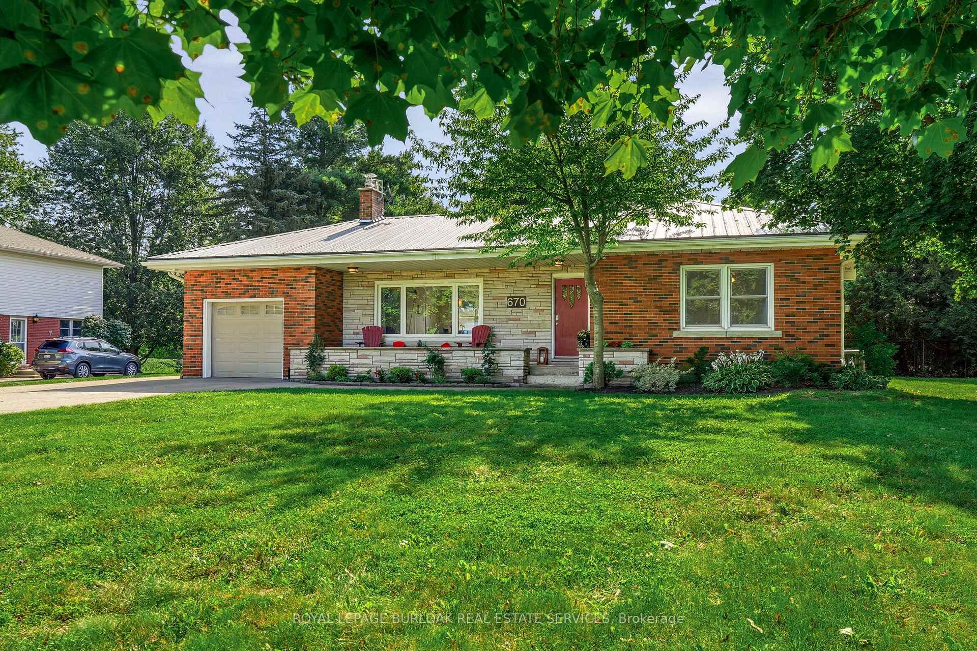 Photo 5 of 670 Thompson Road, Hamilton, Rural Flamborough — HOMEH