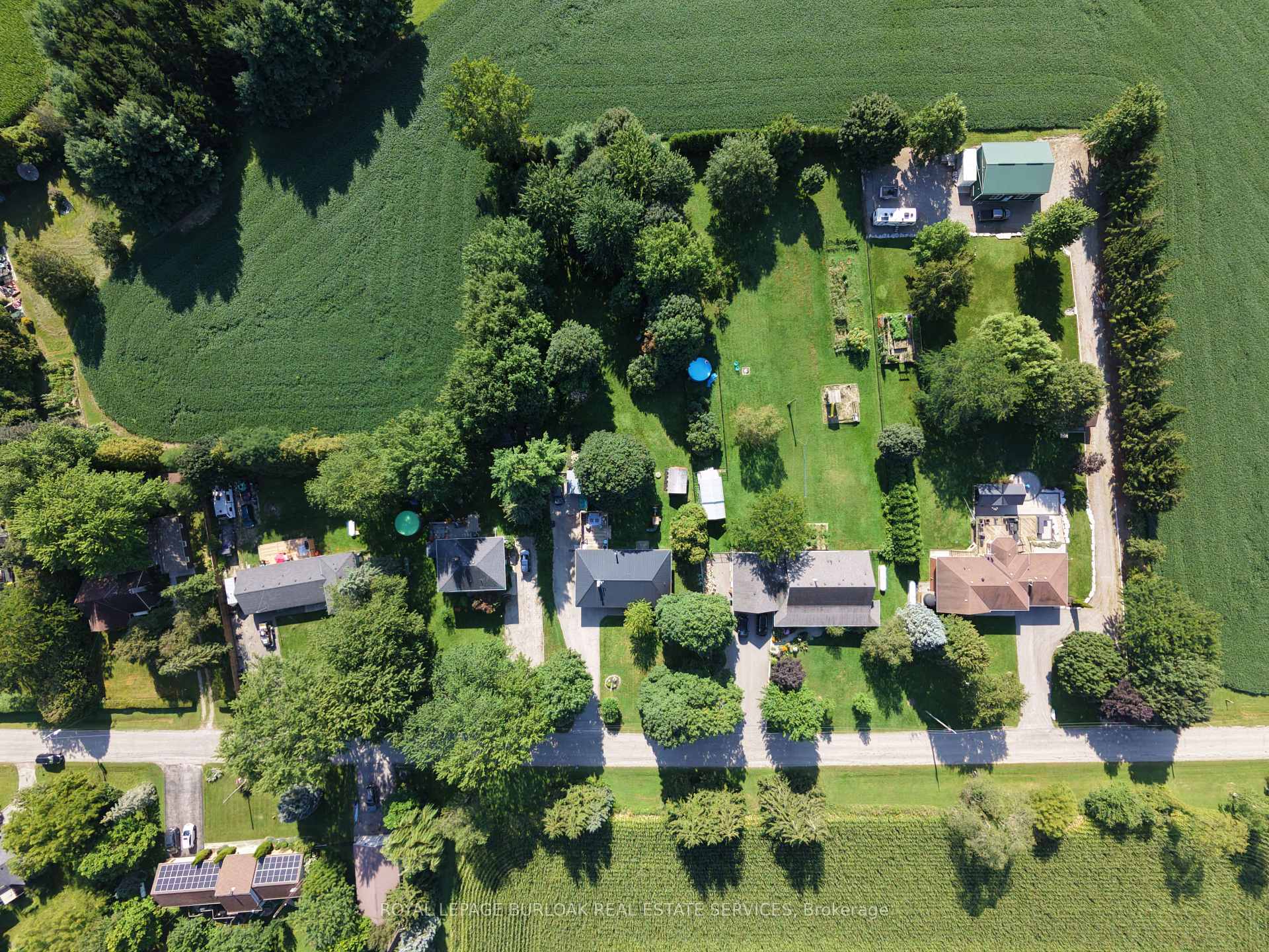 Photo 2 of 670 Thompson Road, Hamilton, Rural Flamborough — HOMEH
