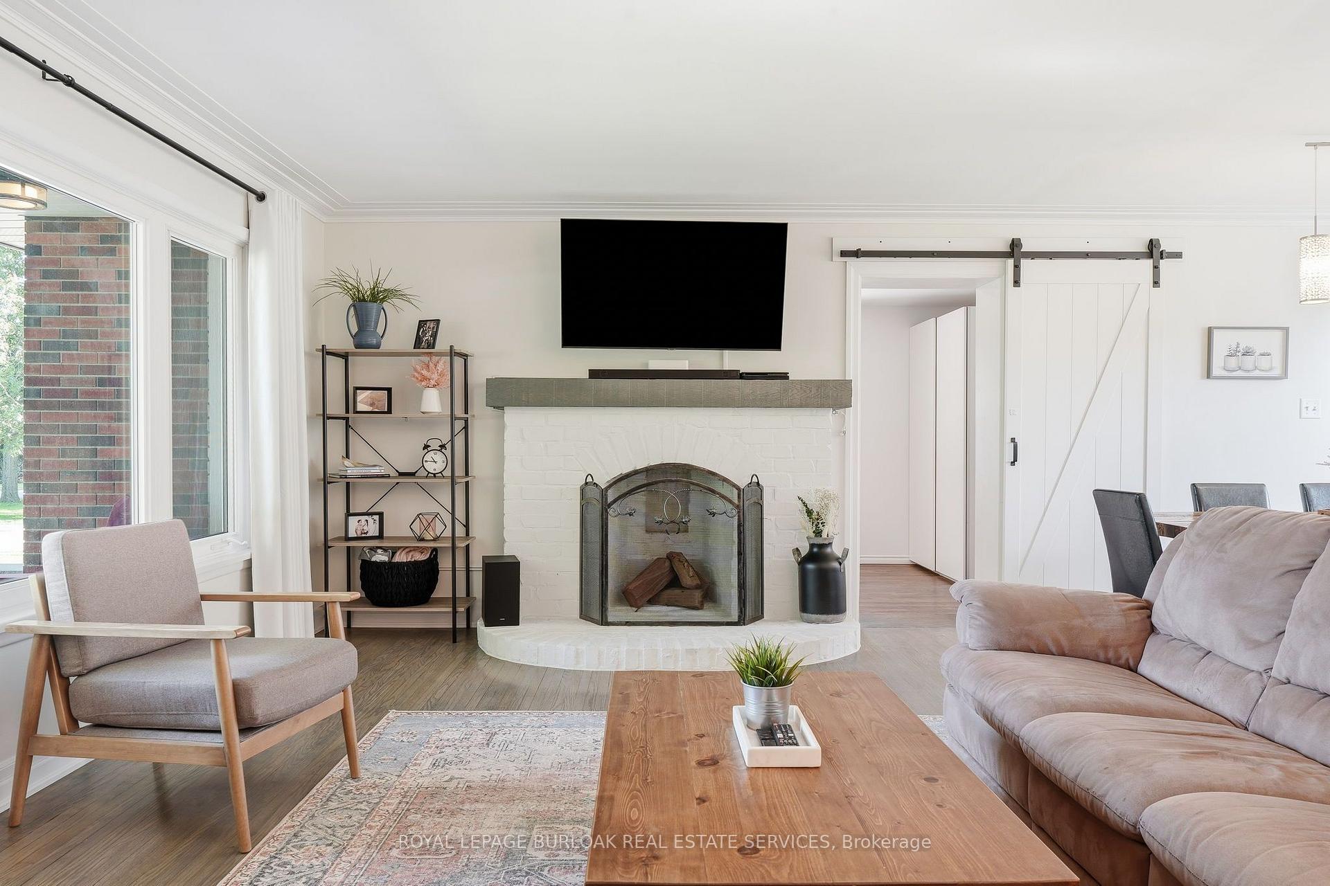 Photo 10 of 670 Thompson Road, Hamilton, Rural Flamborough — HOMEH