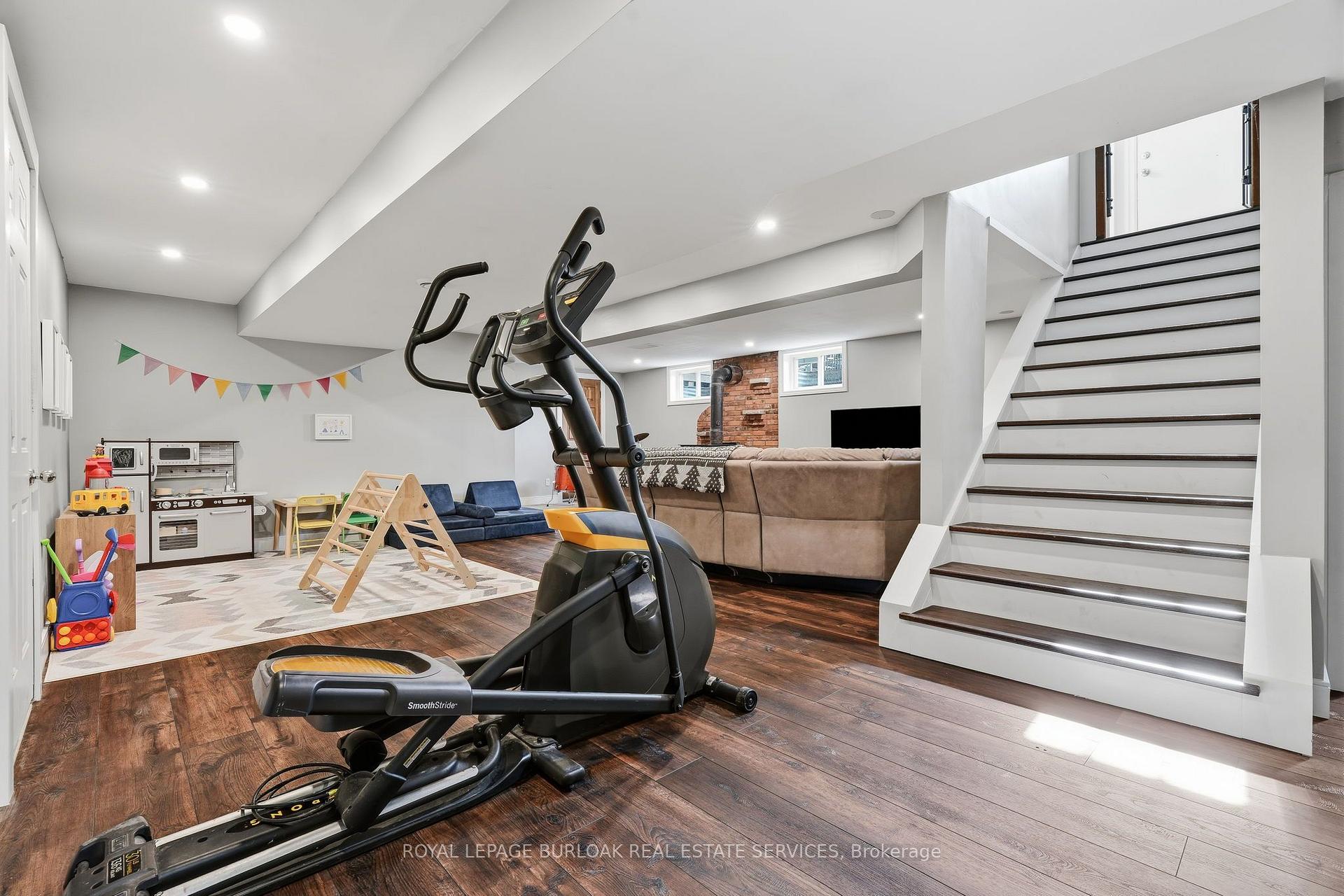 Photo 35 of 670 Thompson Road, Hamilton, Rural Flamborough — HOMEH
