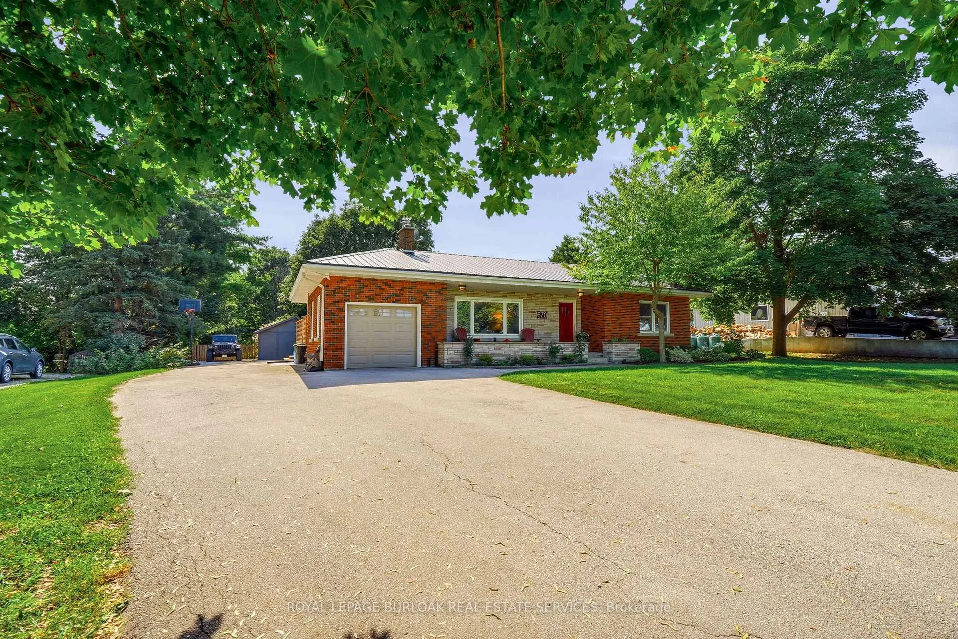 Photo 4 of 670 Thompson Road, Hamilton, Rural Flamborough — HOMEH
