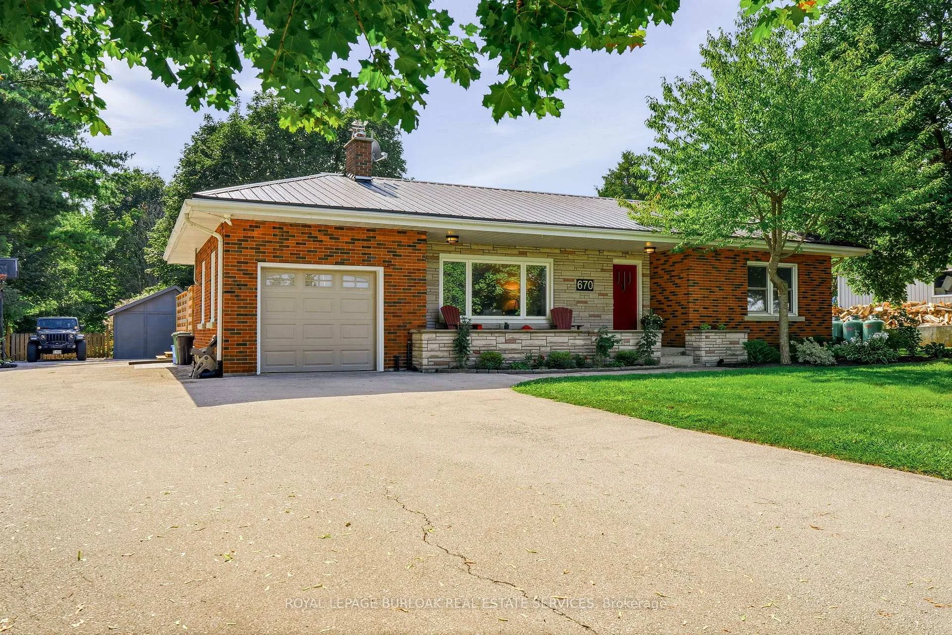 Photo 6 of 670 Thompson Road, Hamilton, Rural Flamborough — HOMEH
