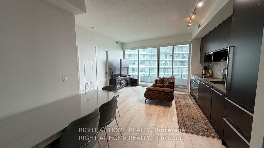 Photo 5 of Unit 1005, 115 McMahon Drive, North York, Bayview Village — HOMEH