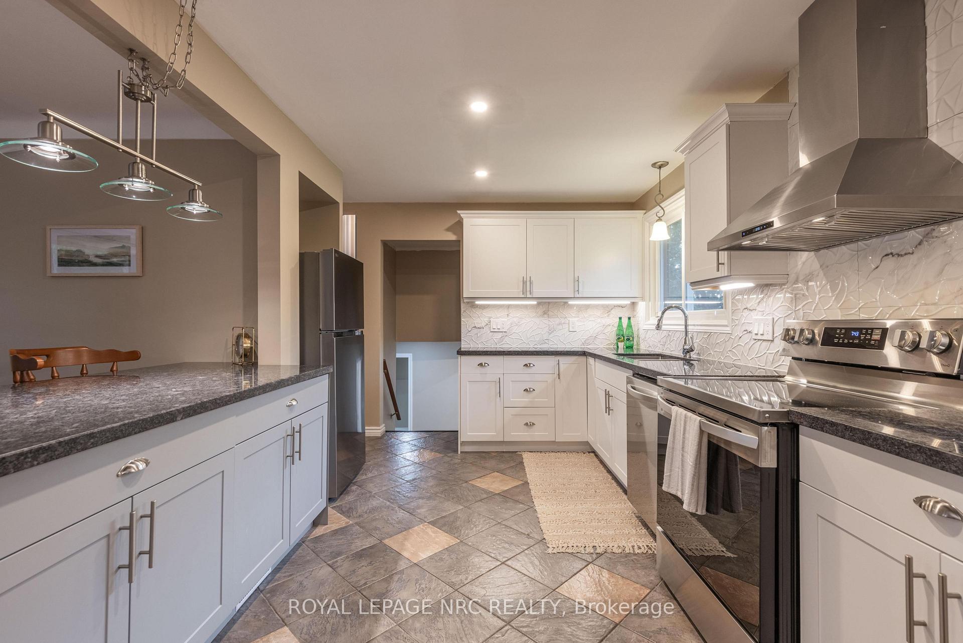 Photo 11 of 2432 Port Robinson Road, Thorold, Hurricane/Merrittville — HOMEH