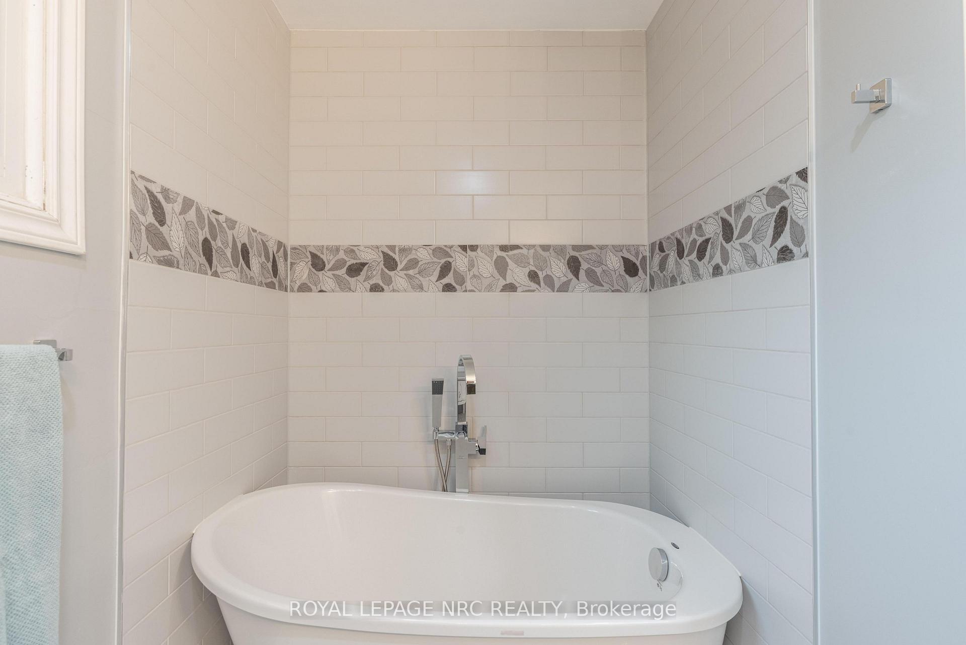 Photo 20 of 2432 Port Robinson Road, Thorold, Hurricane/Merrittville — HOMEH