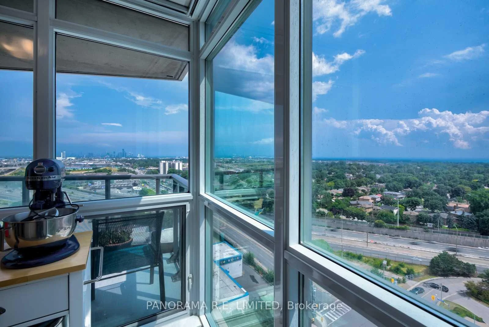 Photo 14 of Unit 1809, 205 Sherway Gardens Road, Etobicoke, Islington-City Centre West — HOMEH