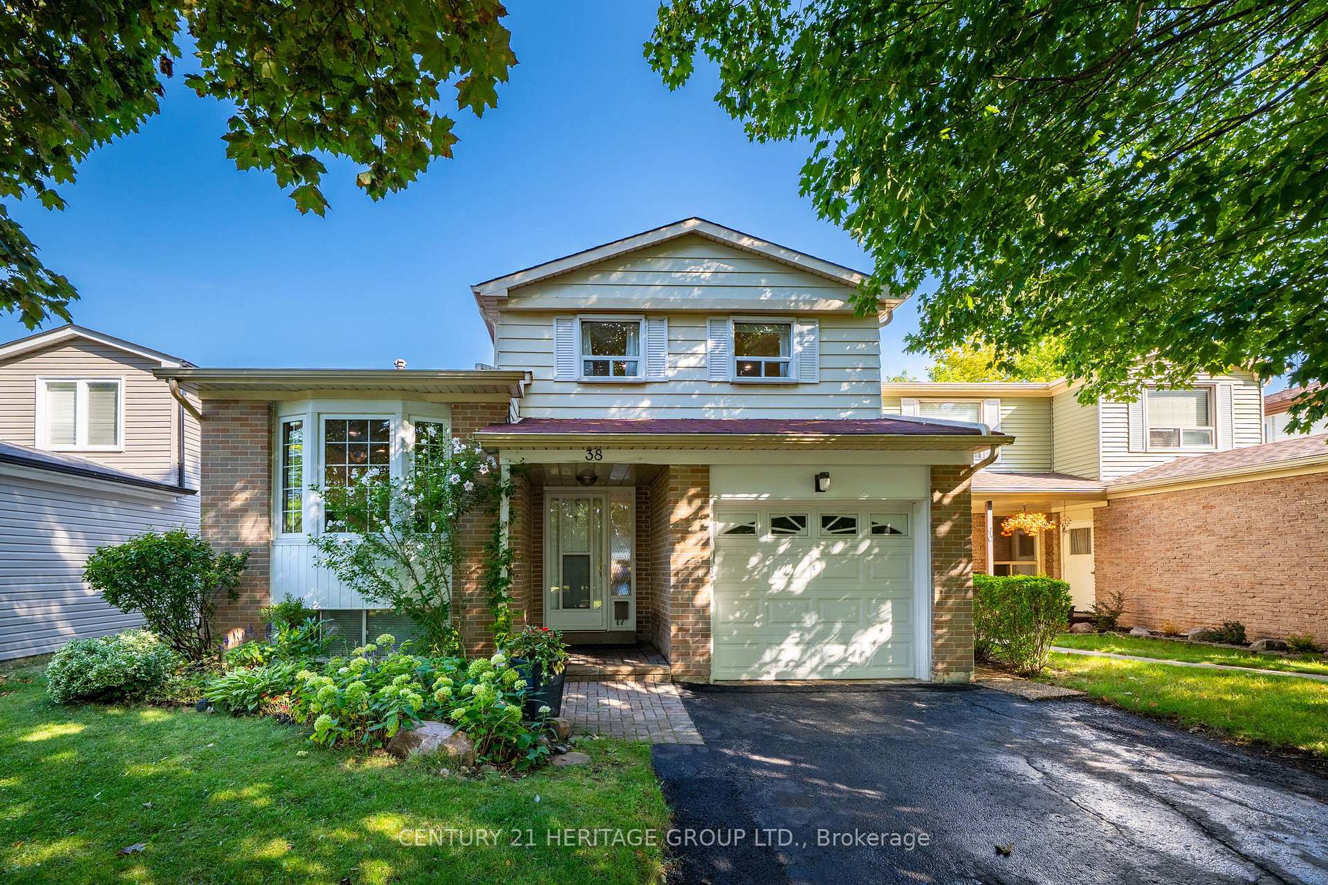 Front of 38 Kitsilano Crescent