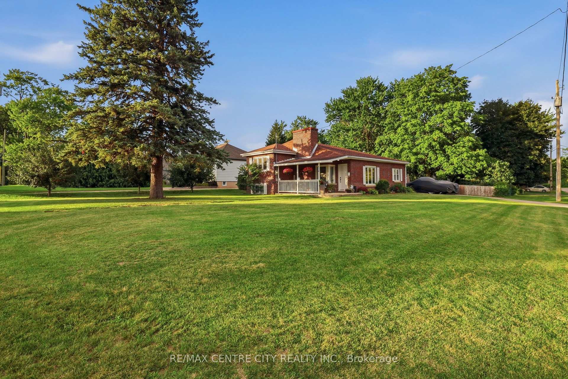 Photo 1 of 438 Forest Lawn Avenue, London, East I — HOMEH