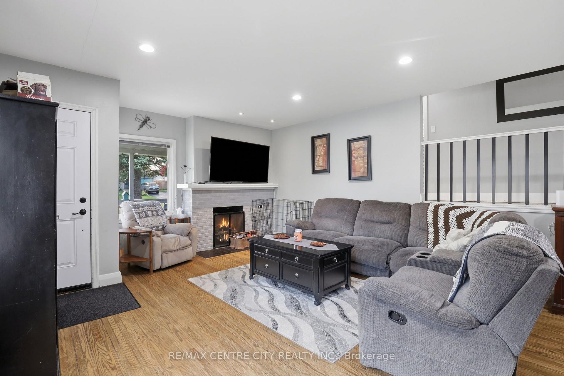 Photo 5 of 438 Forest Lawn Avenue, London, East I — HOMEH