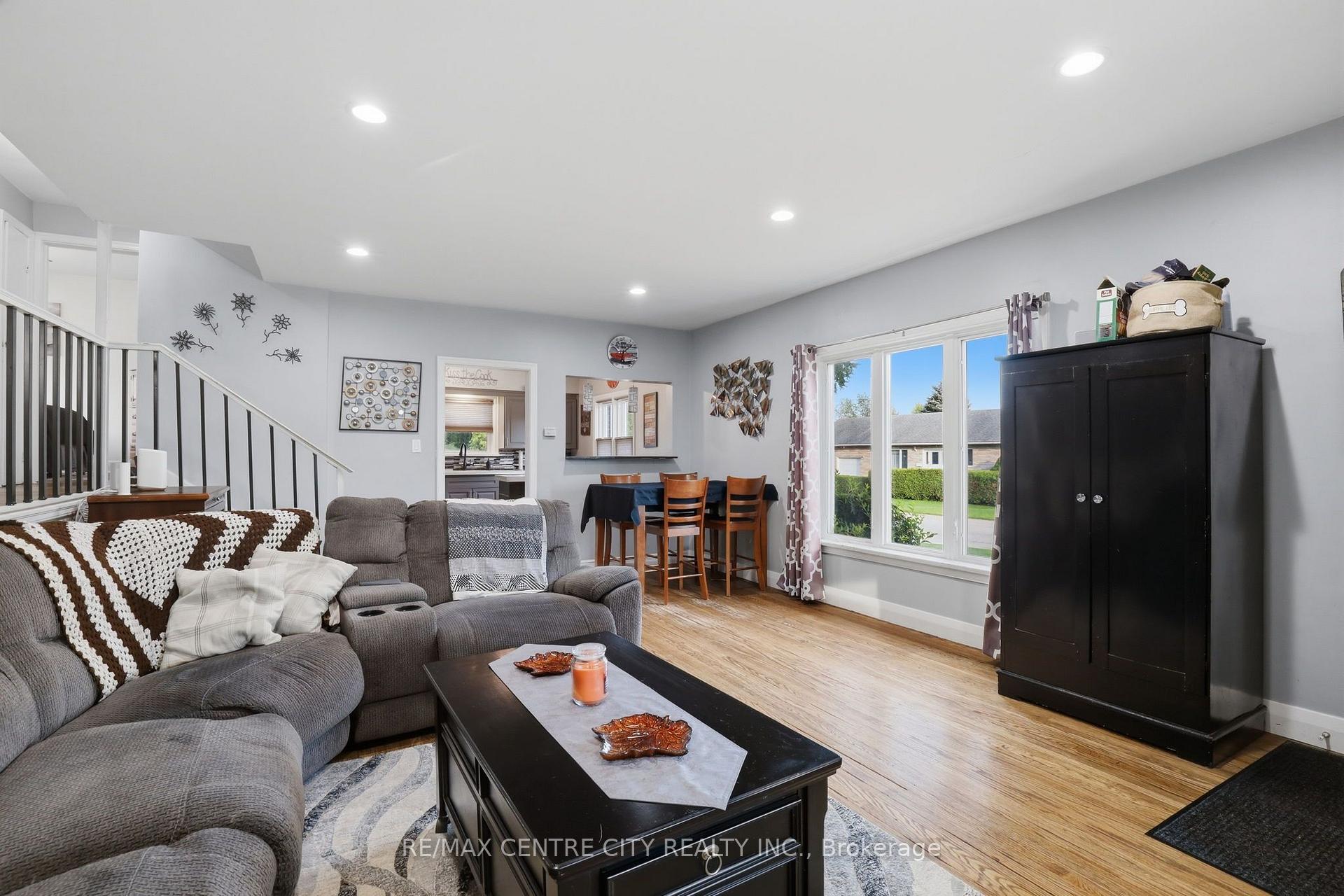 Photo 7 of 438 Forest Lawn Avenue, London, East I — HOMEH