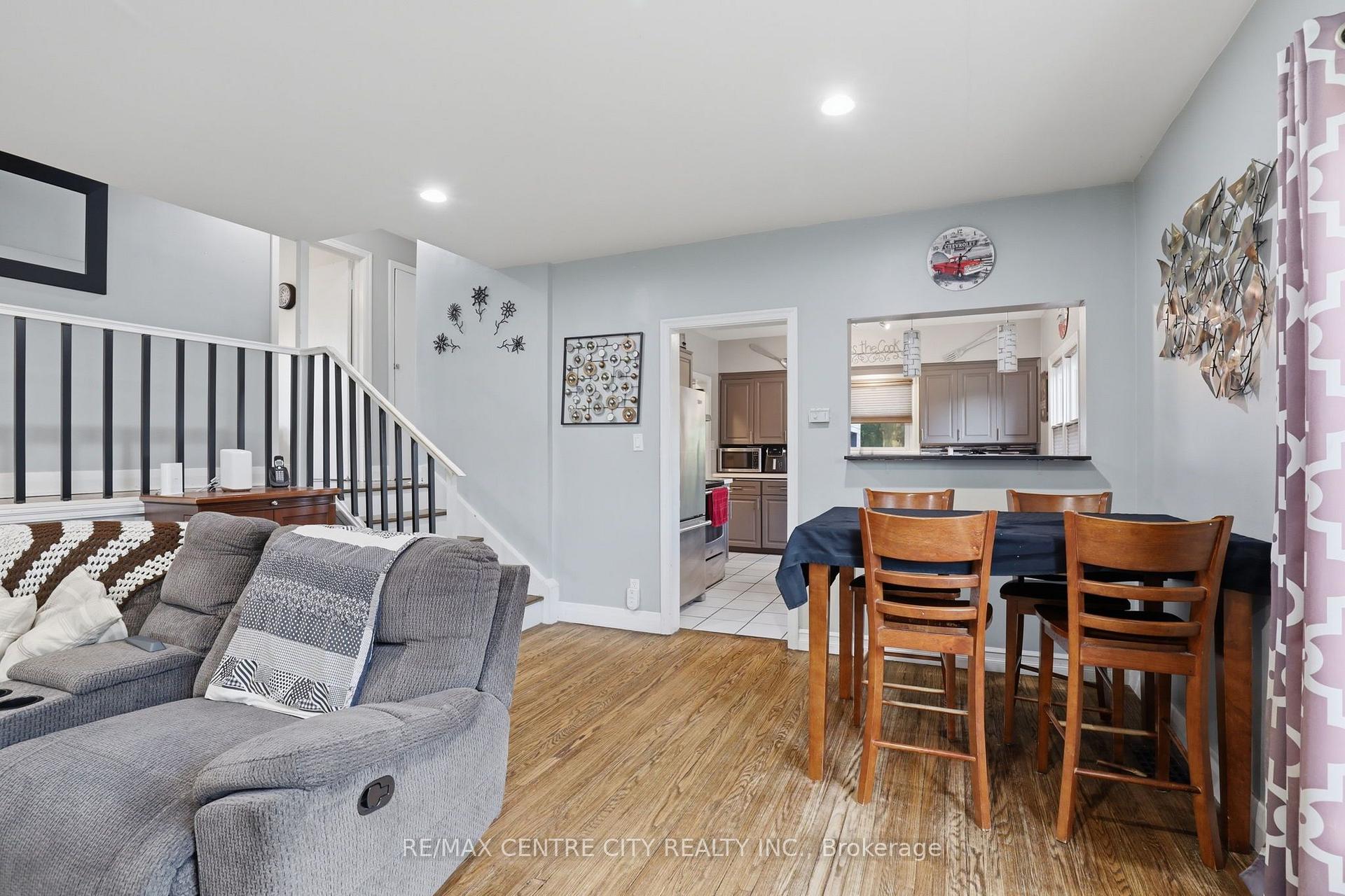 Photo 8 of 438 Forest Lawn Avenue, London, East I — HOMEH