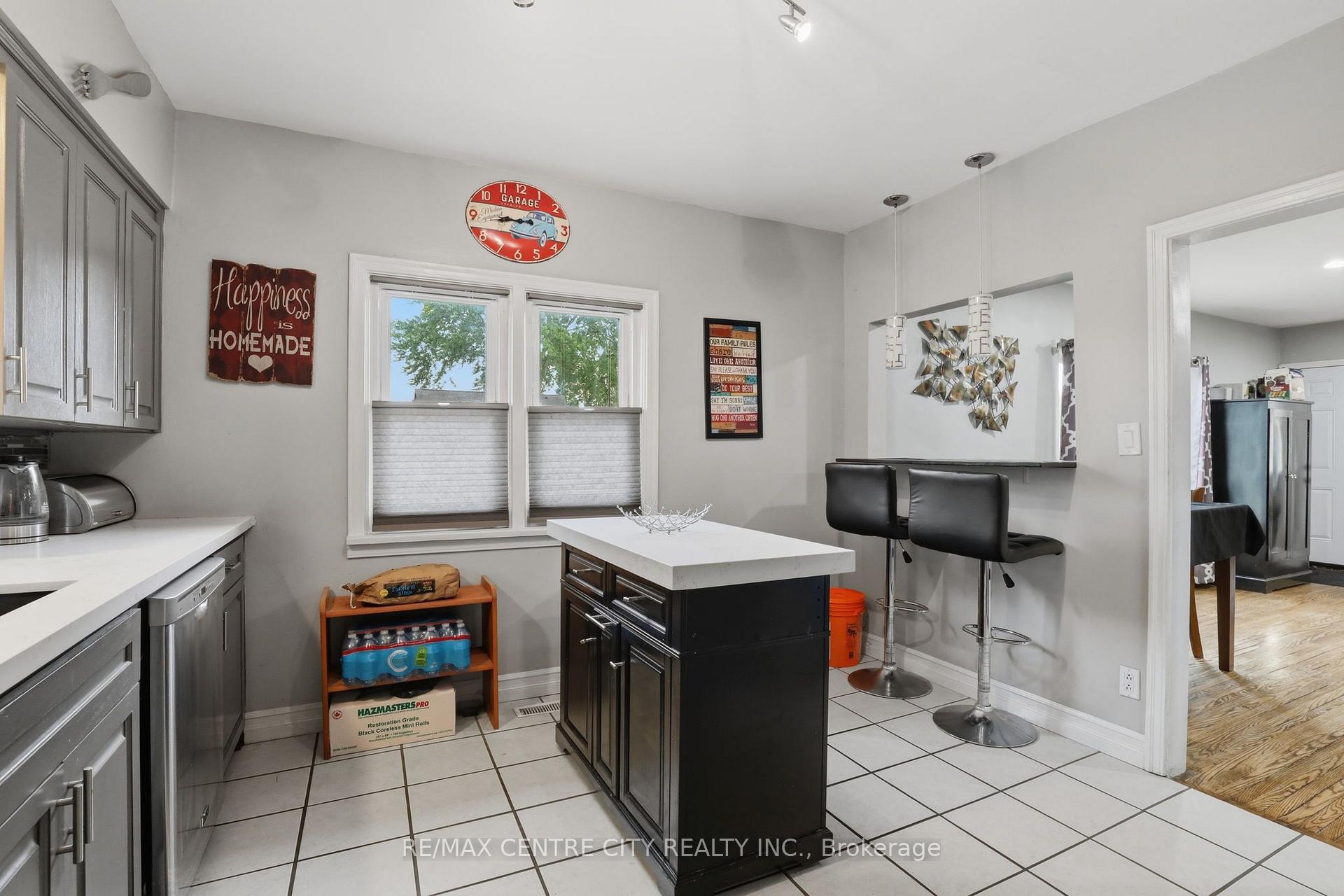 Photo 12 of 438 Forest Lawn Avenue, London, East I — HOMEH