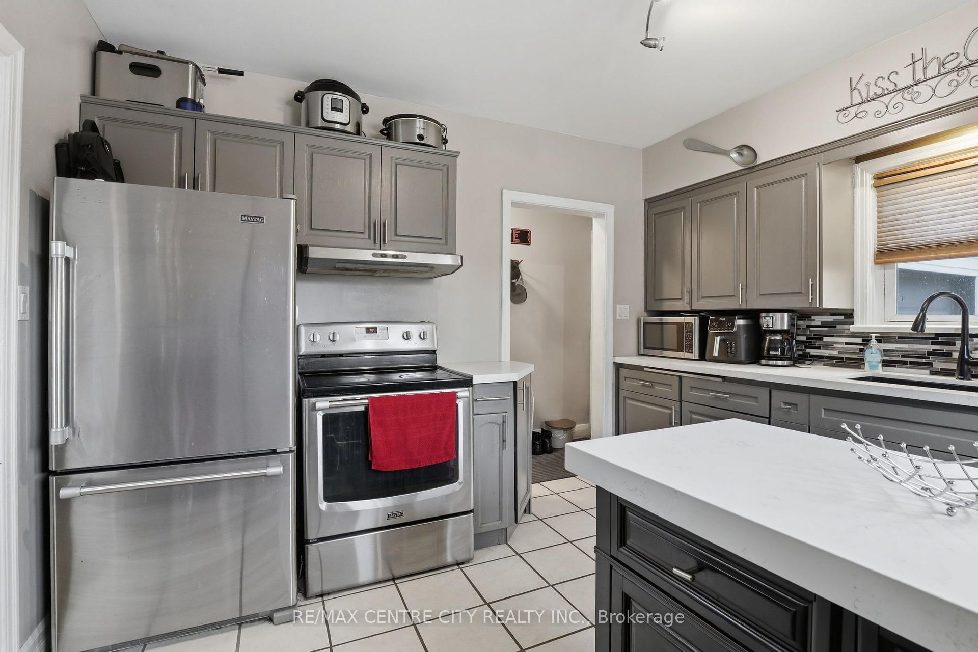 Photo 14 of 438 Forest Lawn Avenue, London, East I — HOMEH