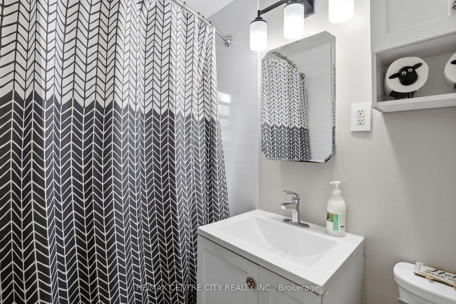 Photo 19 of 438 Forest Lawn Avenue, London, East I — HOMEH