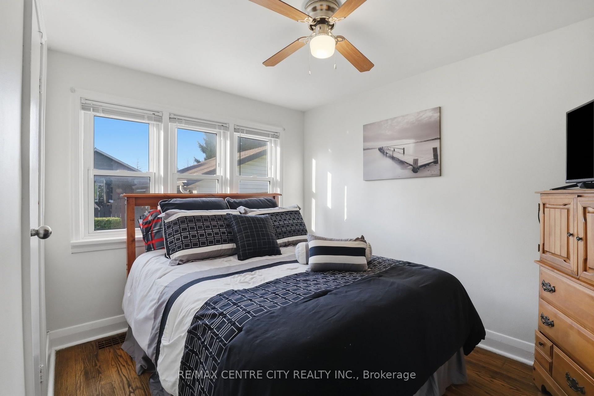Photo 21 of 438 Forest Lawn Avenue, London, East I — HOMEH