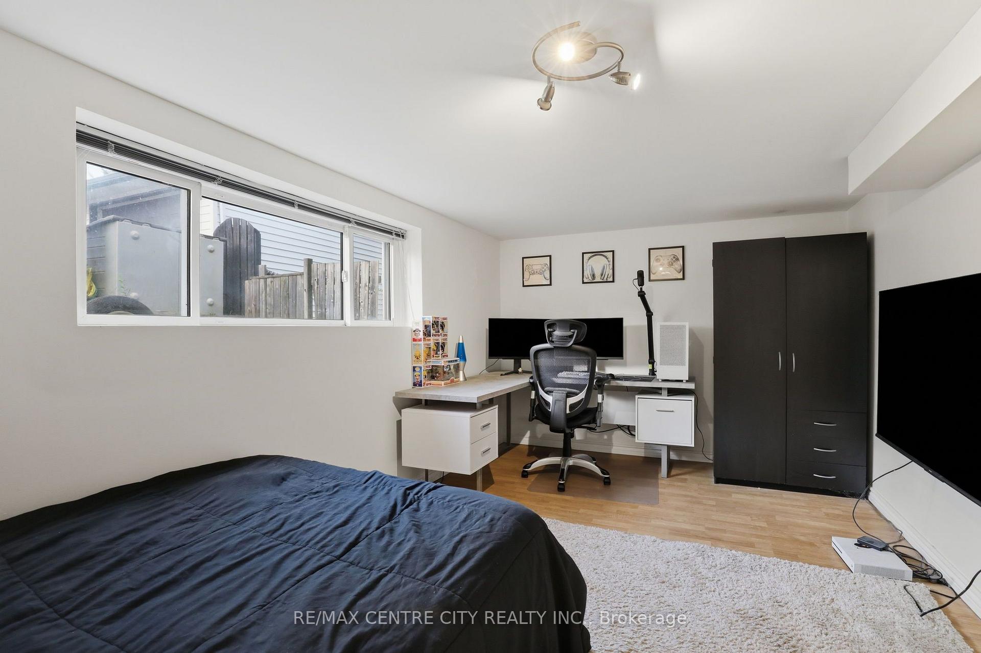 Photo 25 of 438 Forest Lawn Avenue, London, East I — HOMEH