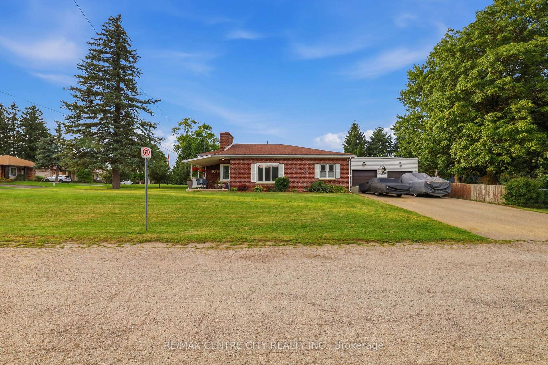 Photo 29 of 438 Forest Lawn Avenue, London, East I — HOMEH