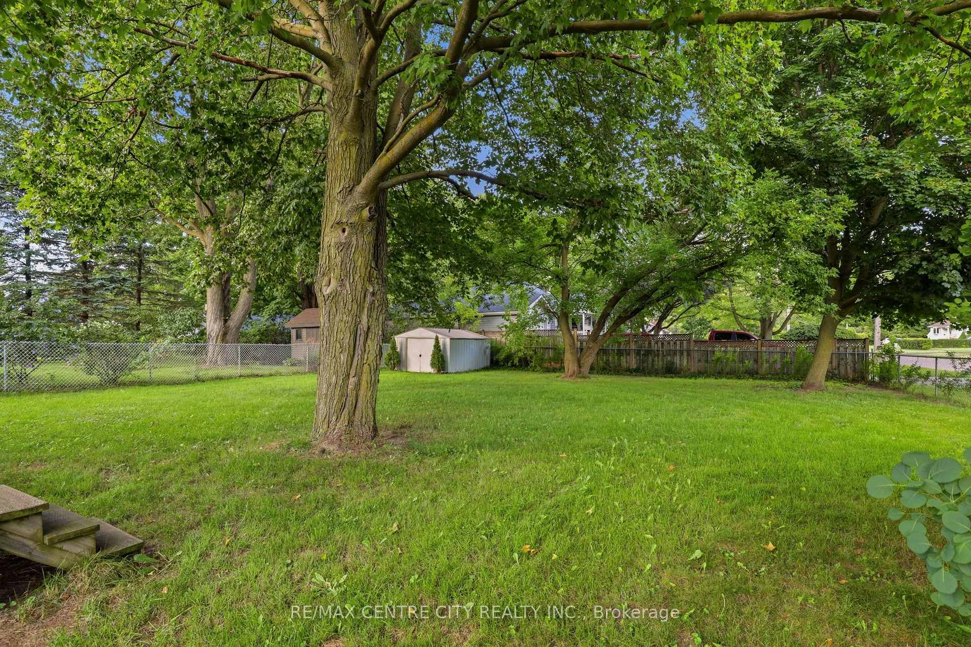 Photo 32 of 438 Forest Lawn Avenue, London, East I — HOMEH