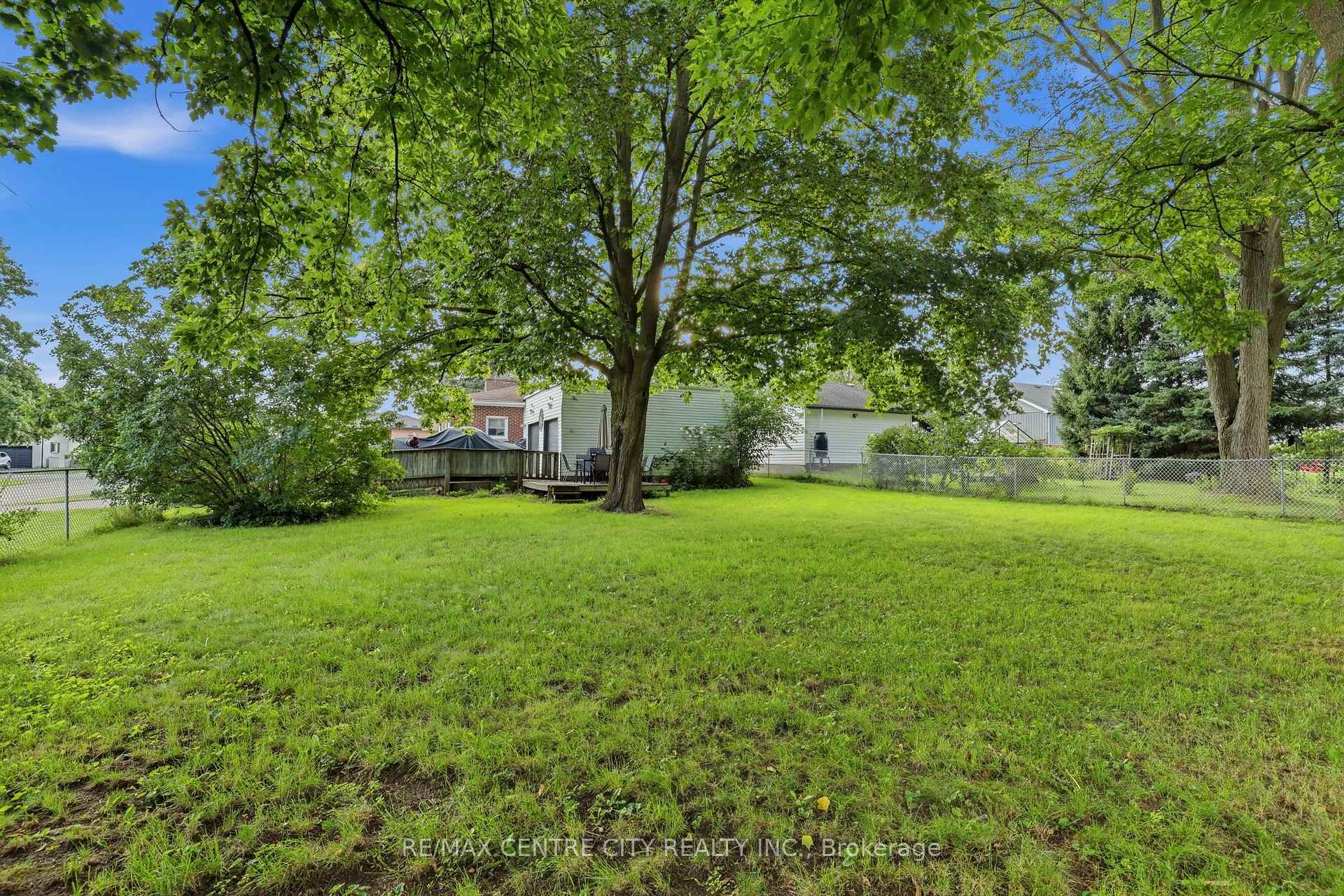 Photo 33 of 438 Forest Lawn Avenue, London, East I — HOMEH
