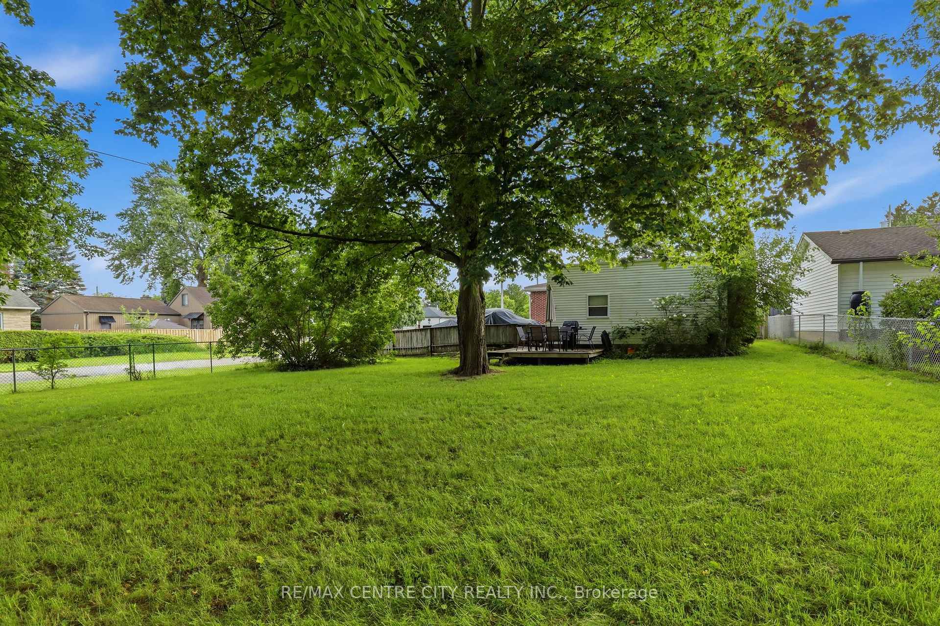 Photo 34 of 438 Forest Lawn Avenue, London, East I — HOMEH