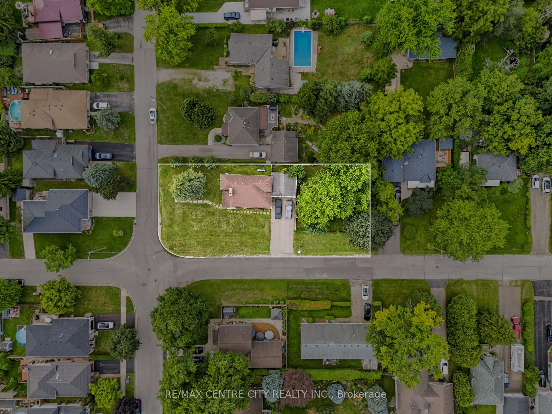 Photo 43 of 438 Forest Lawn Avenue, London, East I — HOMEH
