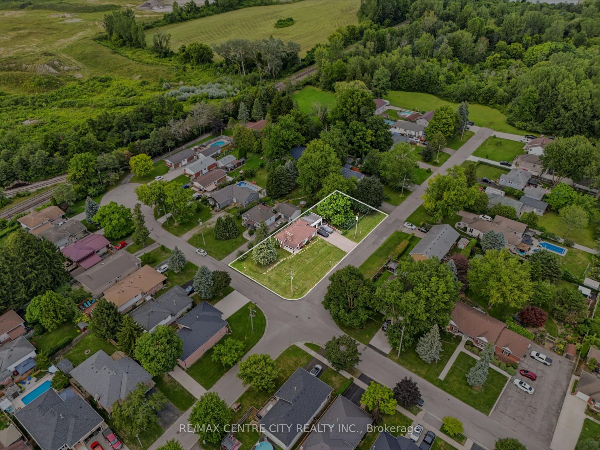 Photo 45 of 438 Forest Lawn Avenue, London, East I — HOMEH