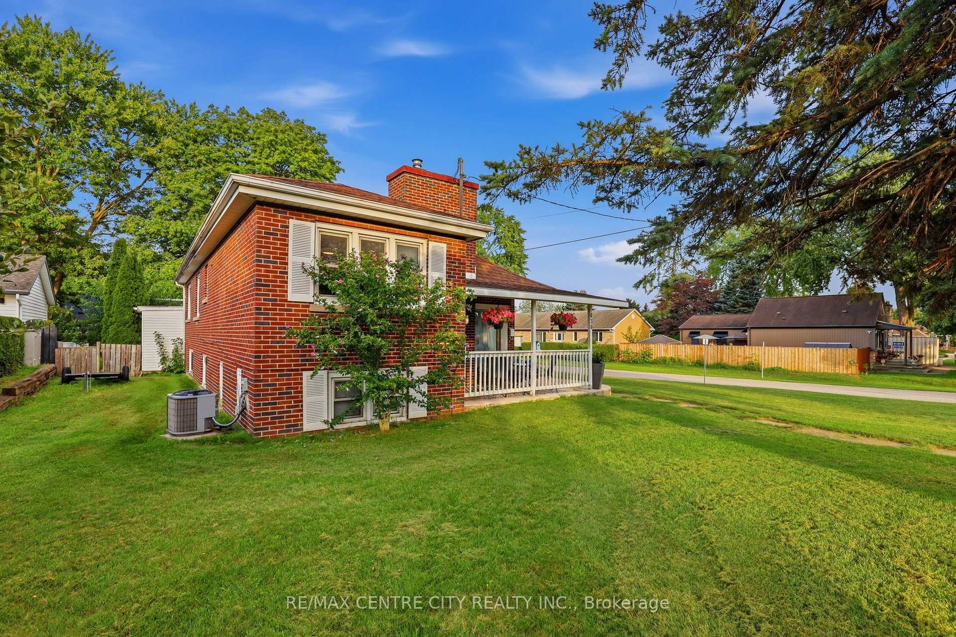 Photo 48 of 438 Forest Lawn Avenue, London, East I — HOMEH