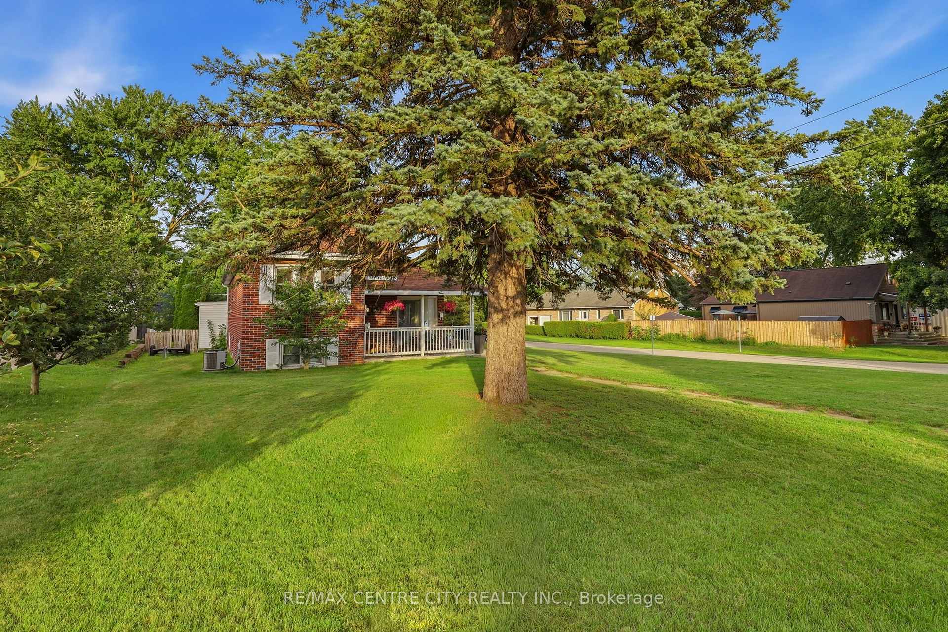 Photo 50 of 438 Forest Lawn Avenue, London, East I — HOMEH