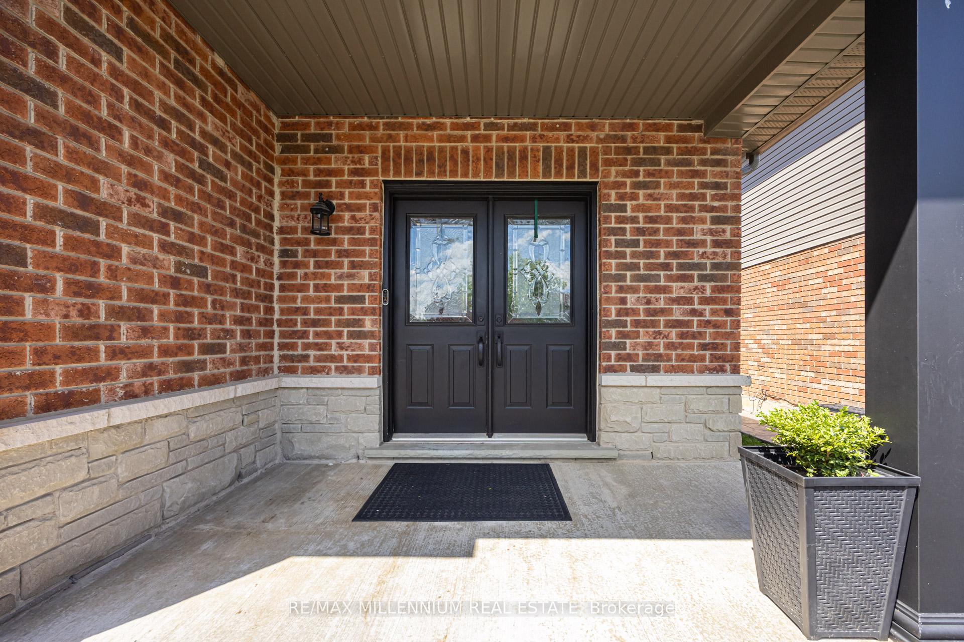Photo 4 of 96 Windwood Drive, Hamilton, Binbrook — HOMEH