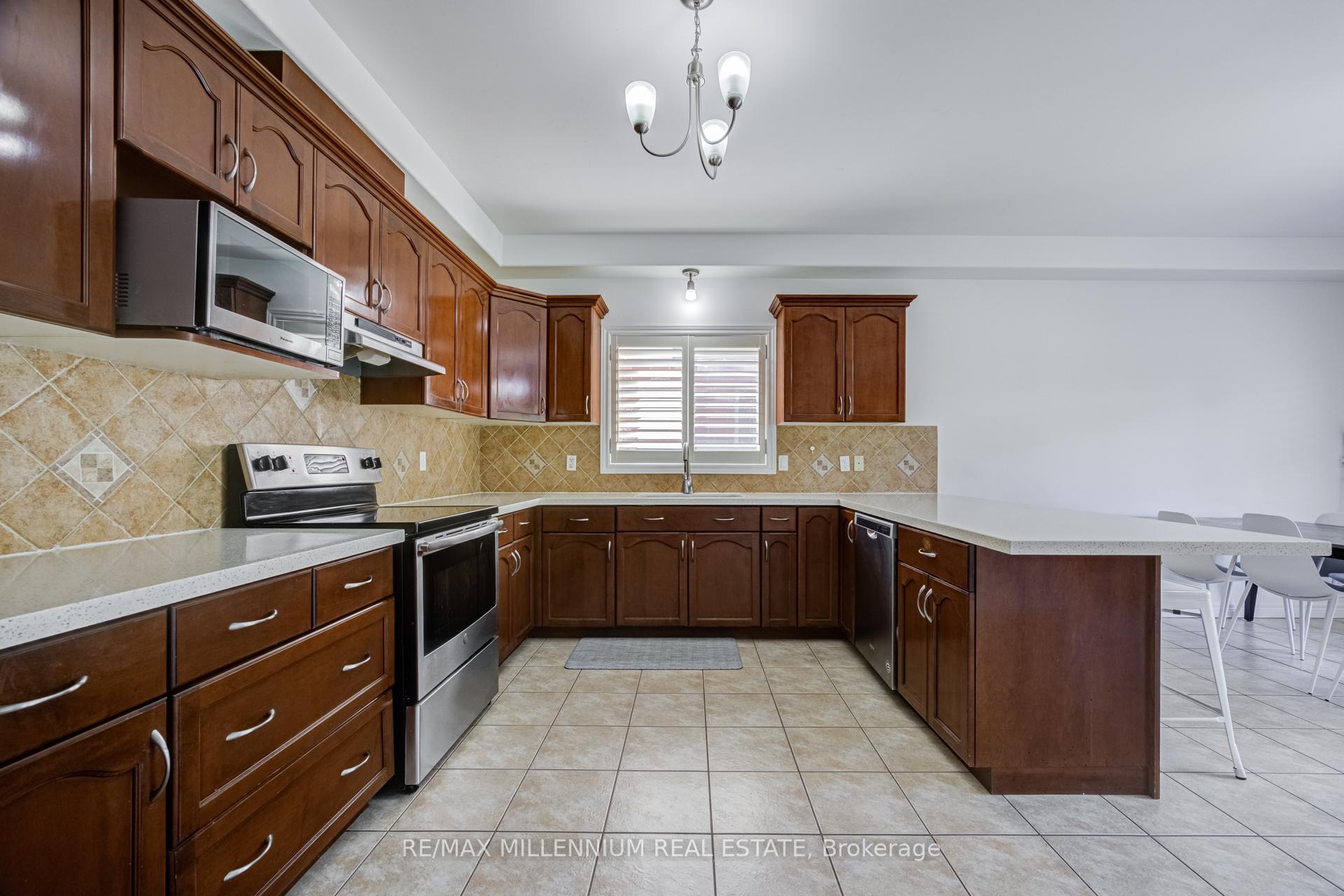 Photo 11 of 96 Windwood Drive, Hamilton, Binbrook — HOMEH