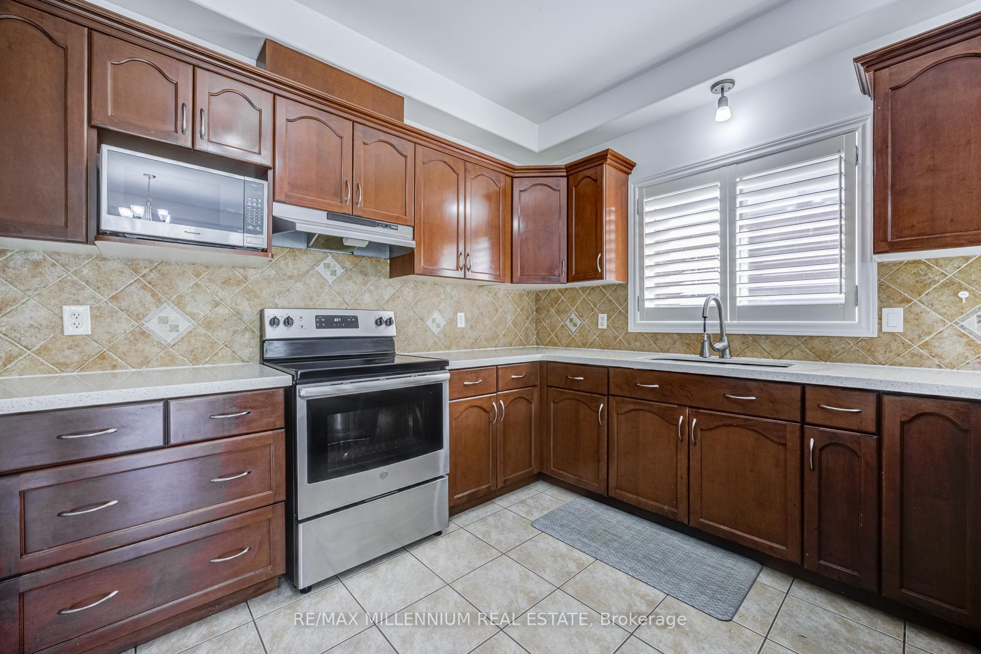 Photo 12 of 96 Windwood Drive, Hamilton, Binbrook — HOMEH