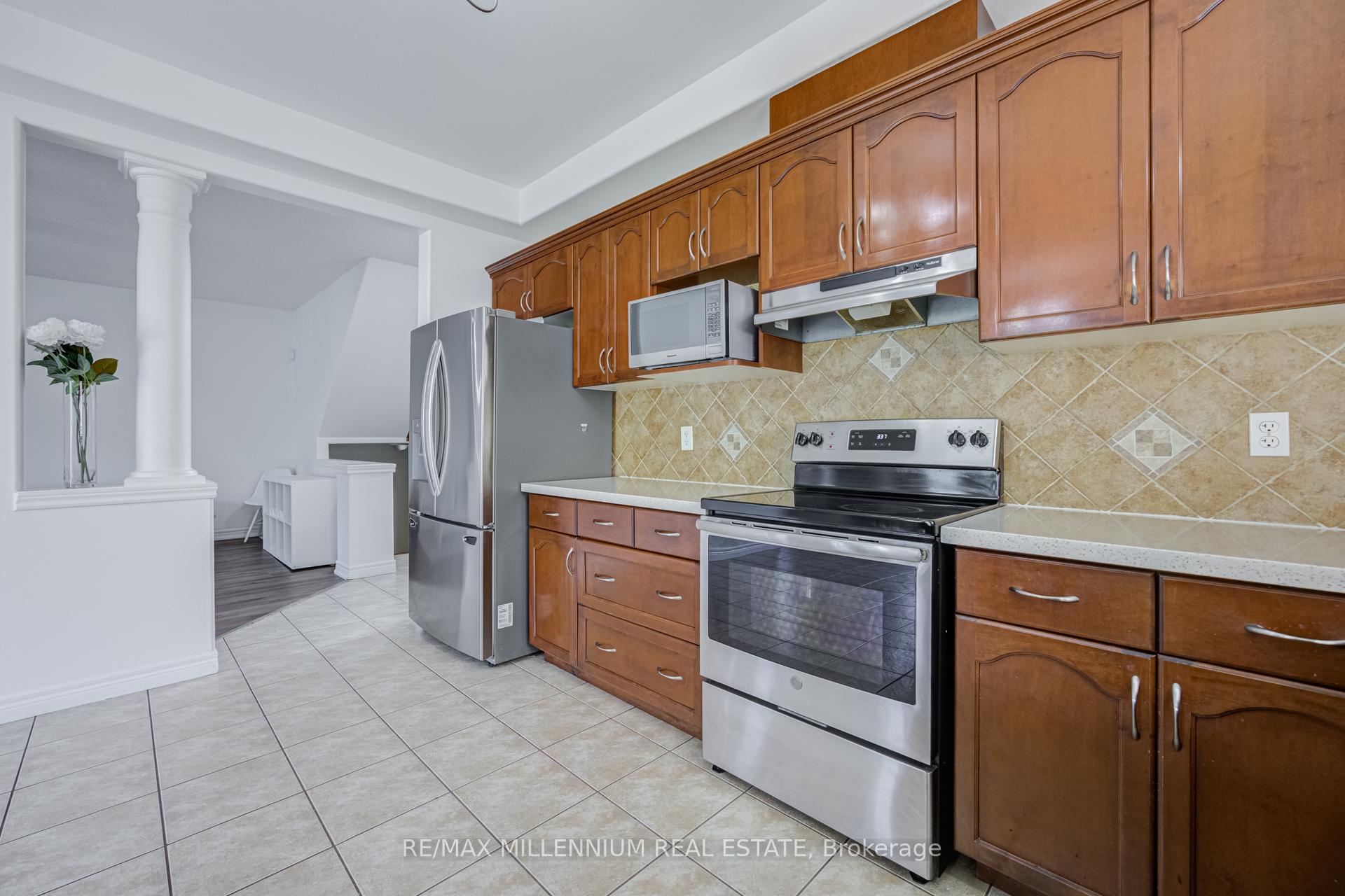 Photo 14 of 96 Windwood Drive, Hamilton, Binbrook — HOMEH