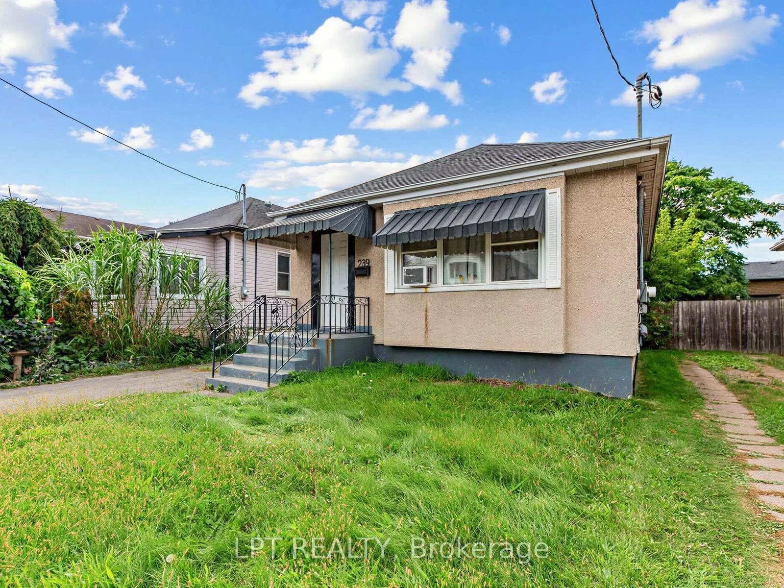 Photo 3 of 239 Vine Street, St. Catharines, Fairview — HOMEH