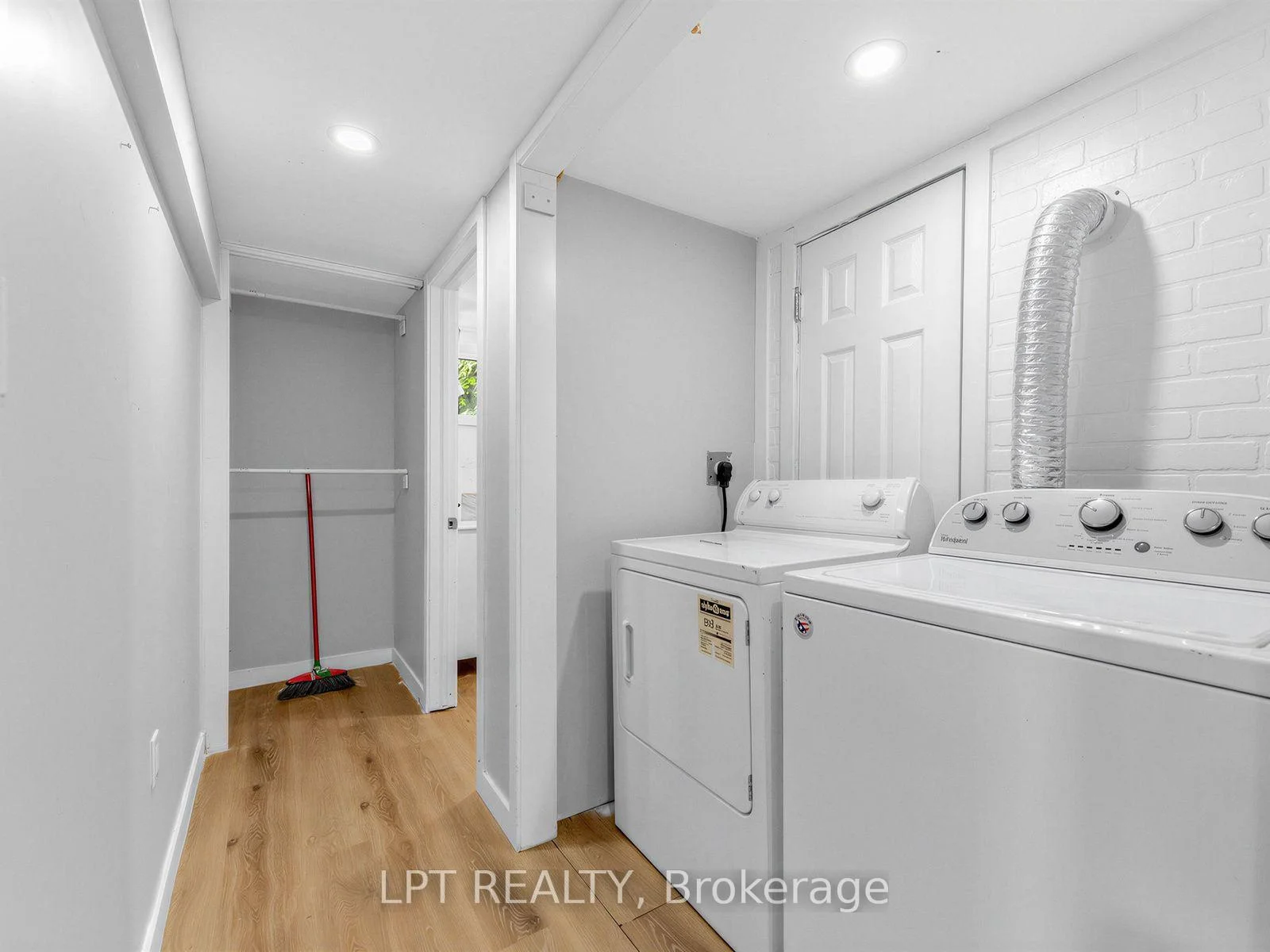 Photo 8 of 239 Vine Street, St. Catharines, Fairview — HOMEH