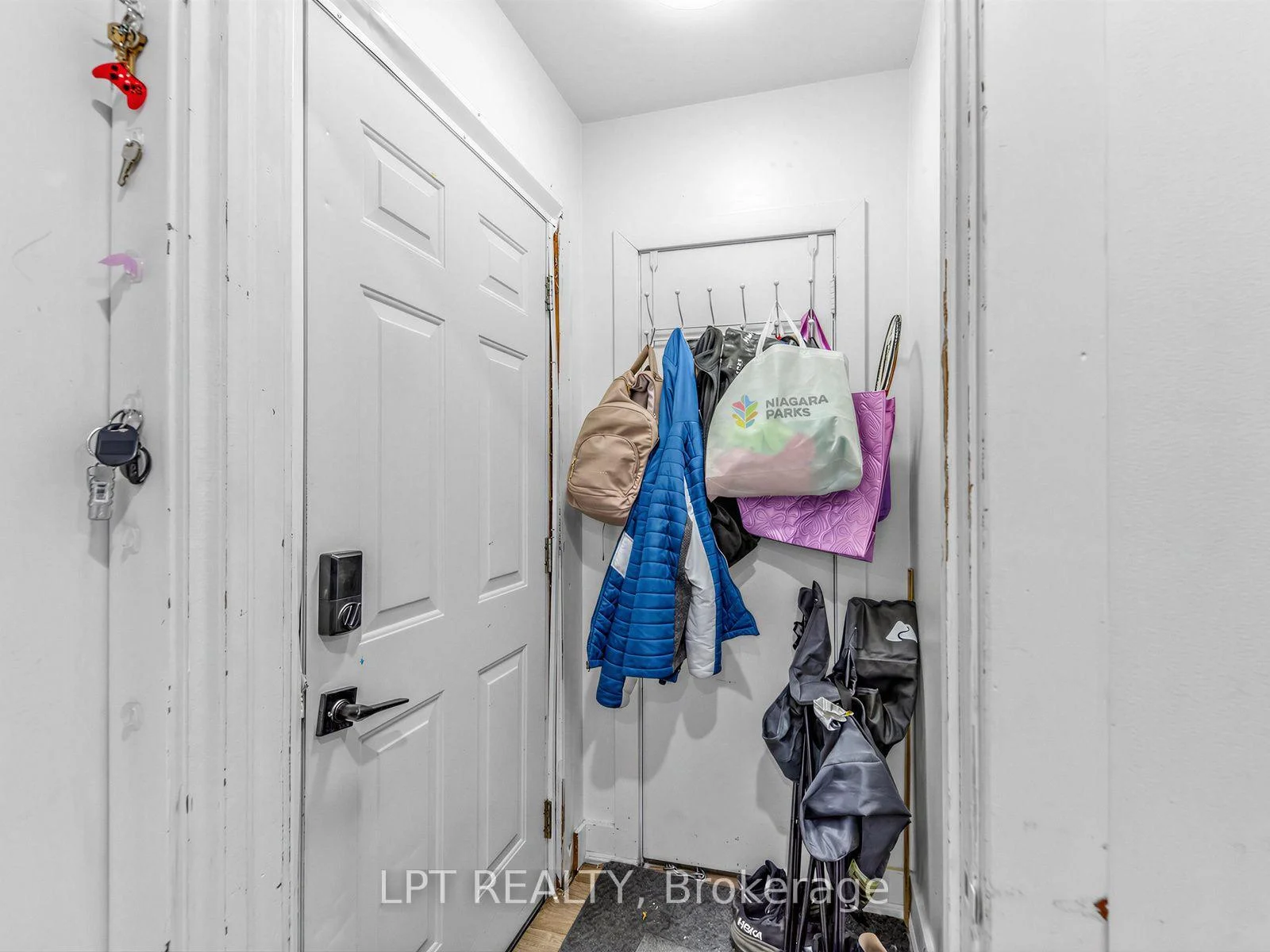 Photo 10 of 239 Vine Street, St. Catharines, Fairview — HOMEH