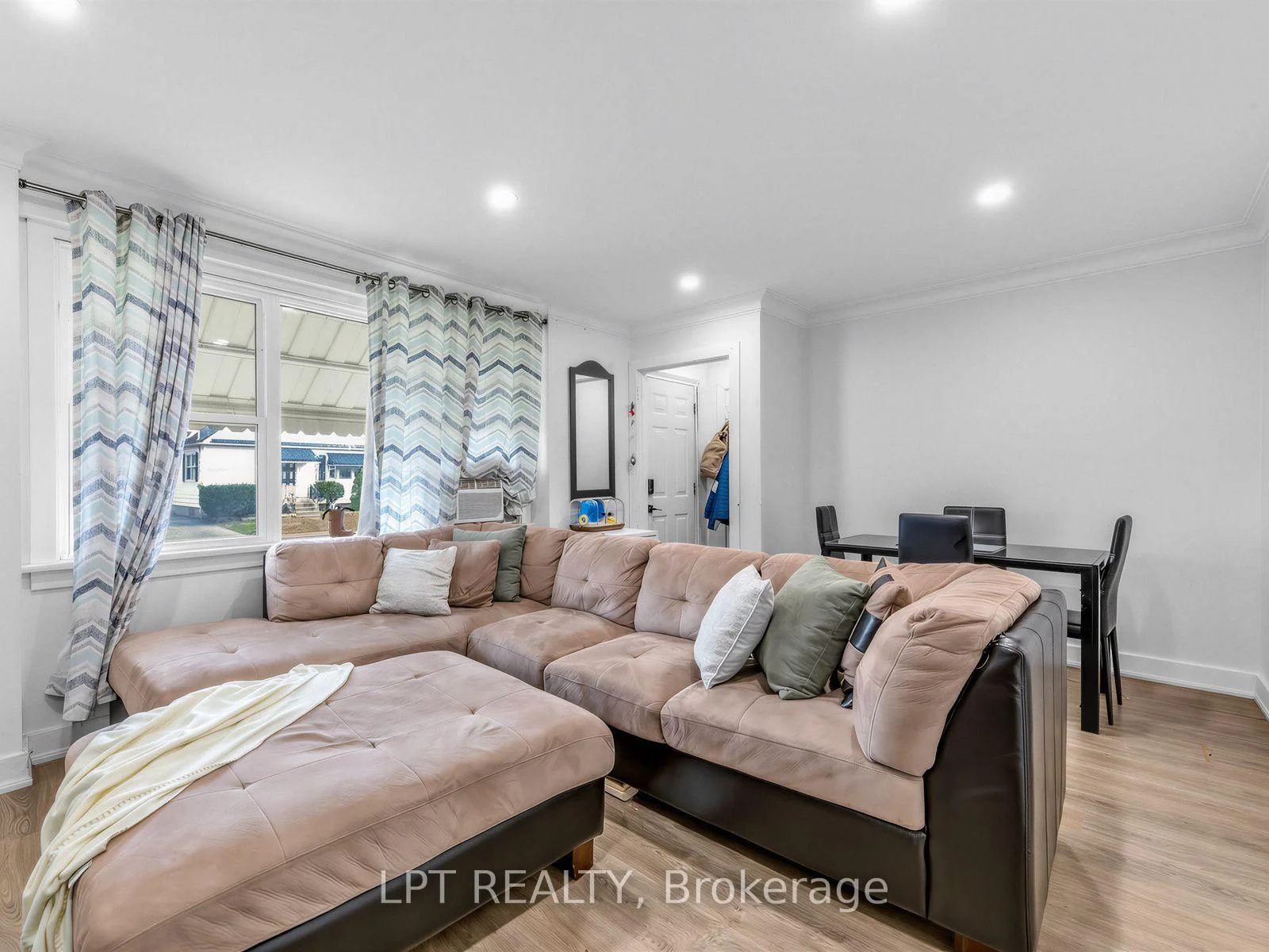 Photo 13 of 239 Vine Street, St. Catharines, Fairview — HOMEH