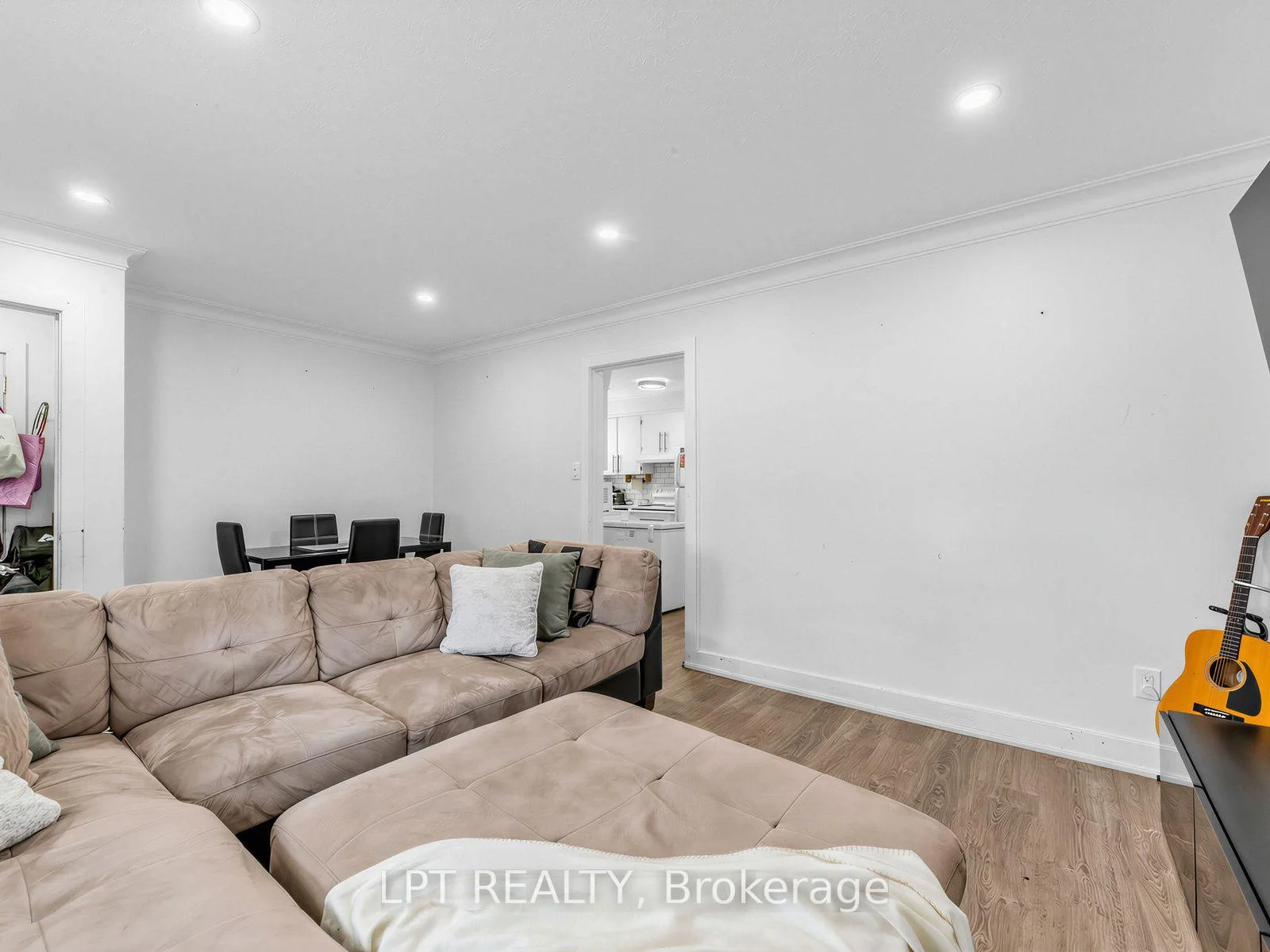 Photo 14 of 239 Vine Street, St. Catharines, Fairview — HOMEH