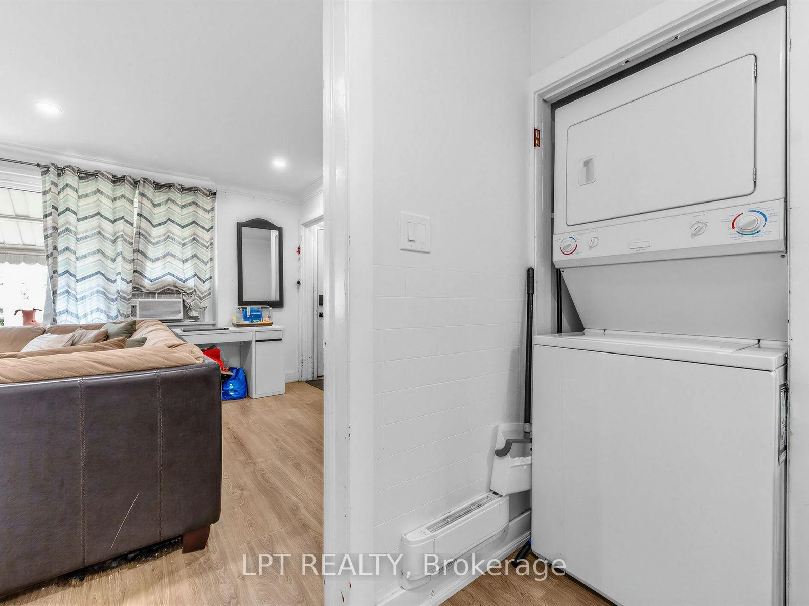 Photo 15 of 239 Vine Street, St. Catharines, Fairview — HOMEH