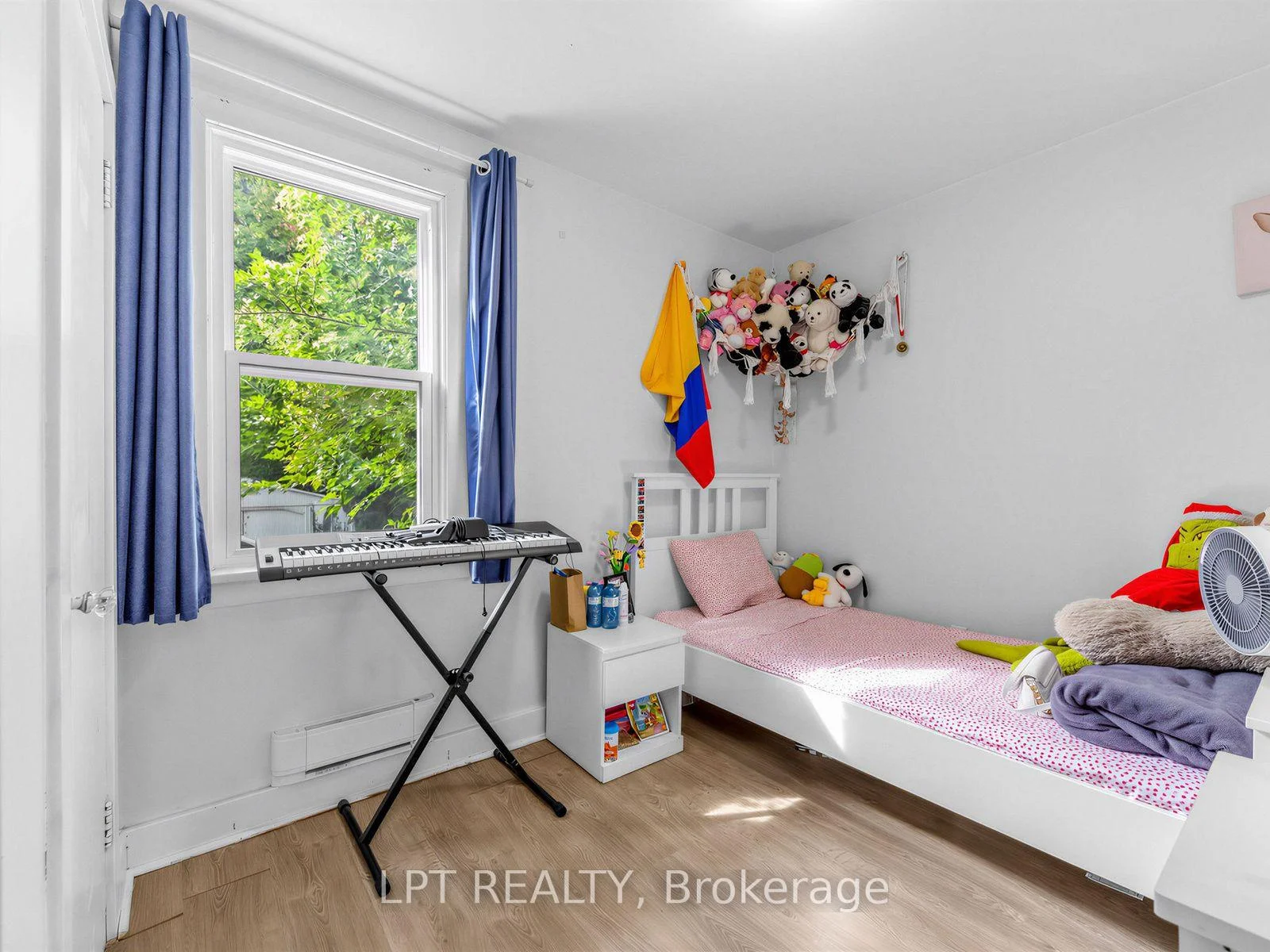 Photo 21 of 239 Vine Street, St. Catharines, Fairview — HOMEH