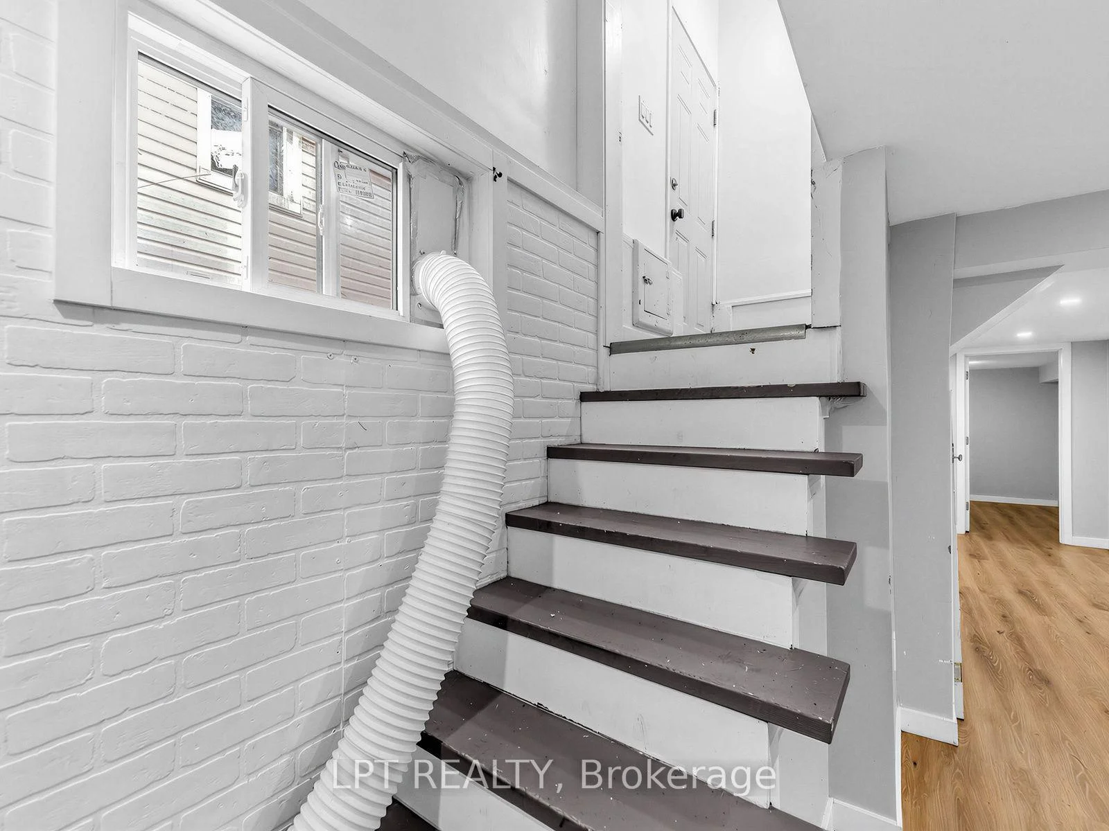 Photo 27 of 239 Vine Street, St. Catharines, Fairview — HOMEH