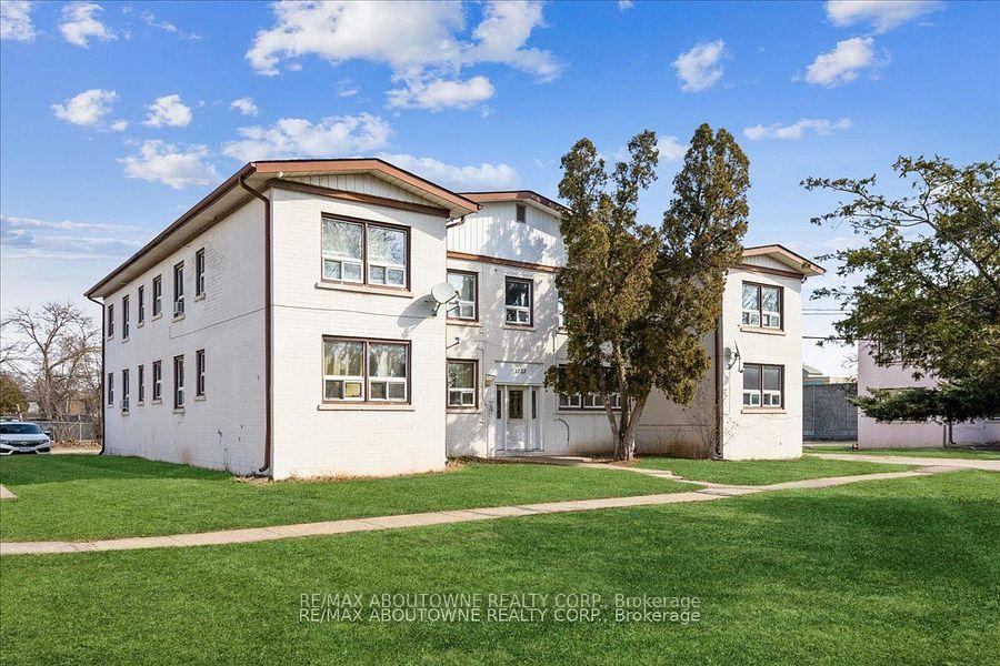 Photo 1 of Unit 7, 1031 Churchill Avenue E, Oakville, College Park — HOMEH