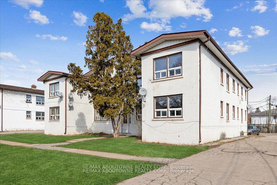 Photo 2 of Unit 7, 1031 Churchill Avenue E, Oakville, College Park — HOMEH