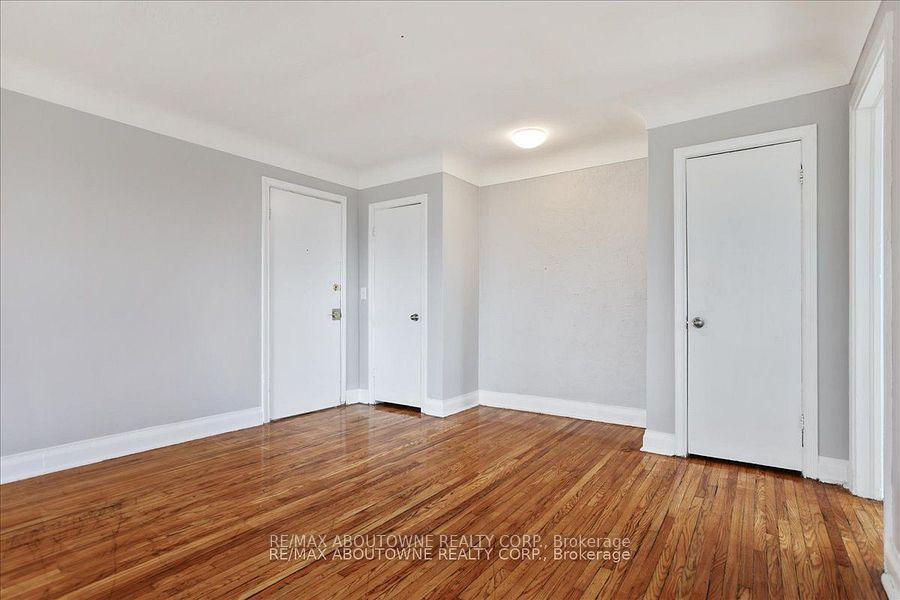 Photo 4 of Unit 7, 1031 Churchill Avenue E, Oakville, College Park — HOMEH