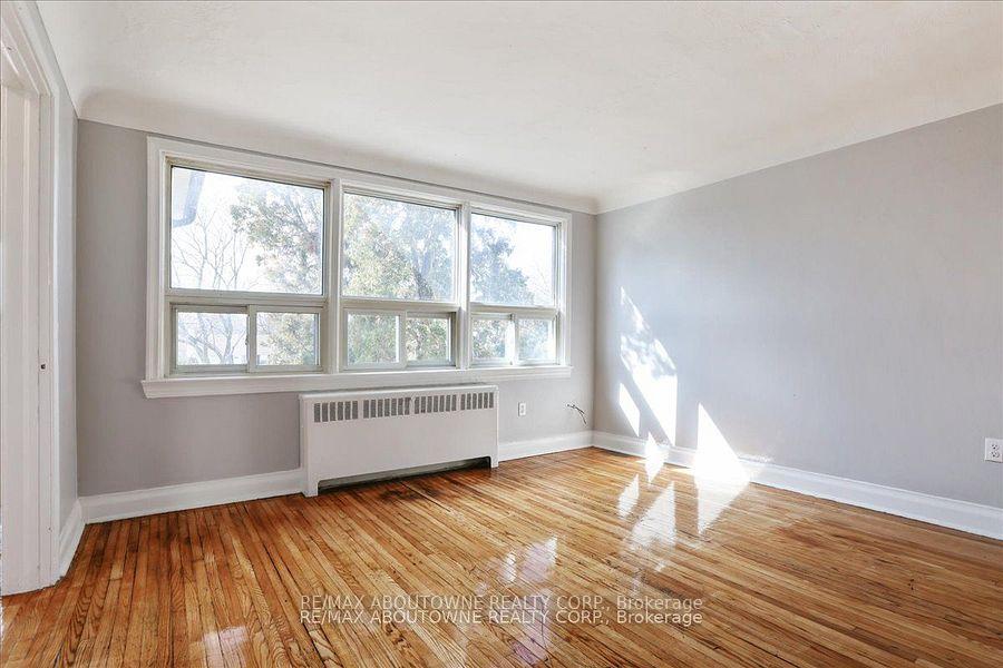 Photo 7 of Unit 7, 1031 Churchill Avenue E, Oakville, College Park — HOMEH