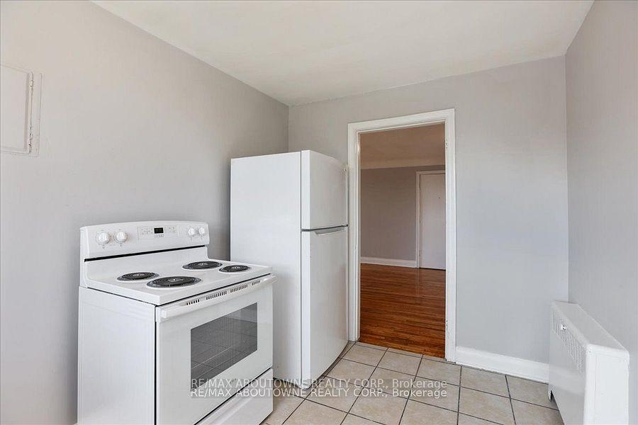 Photo 11 of Unit 7, 1031 Churchill Avenue E, Oakville, College Park — HOMEH